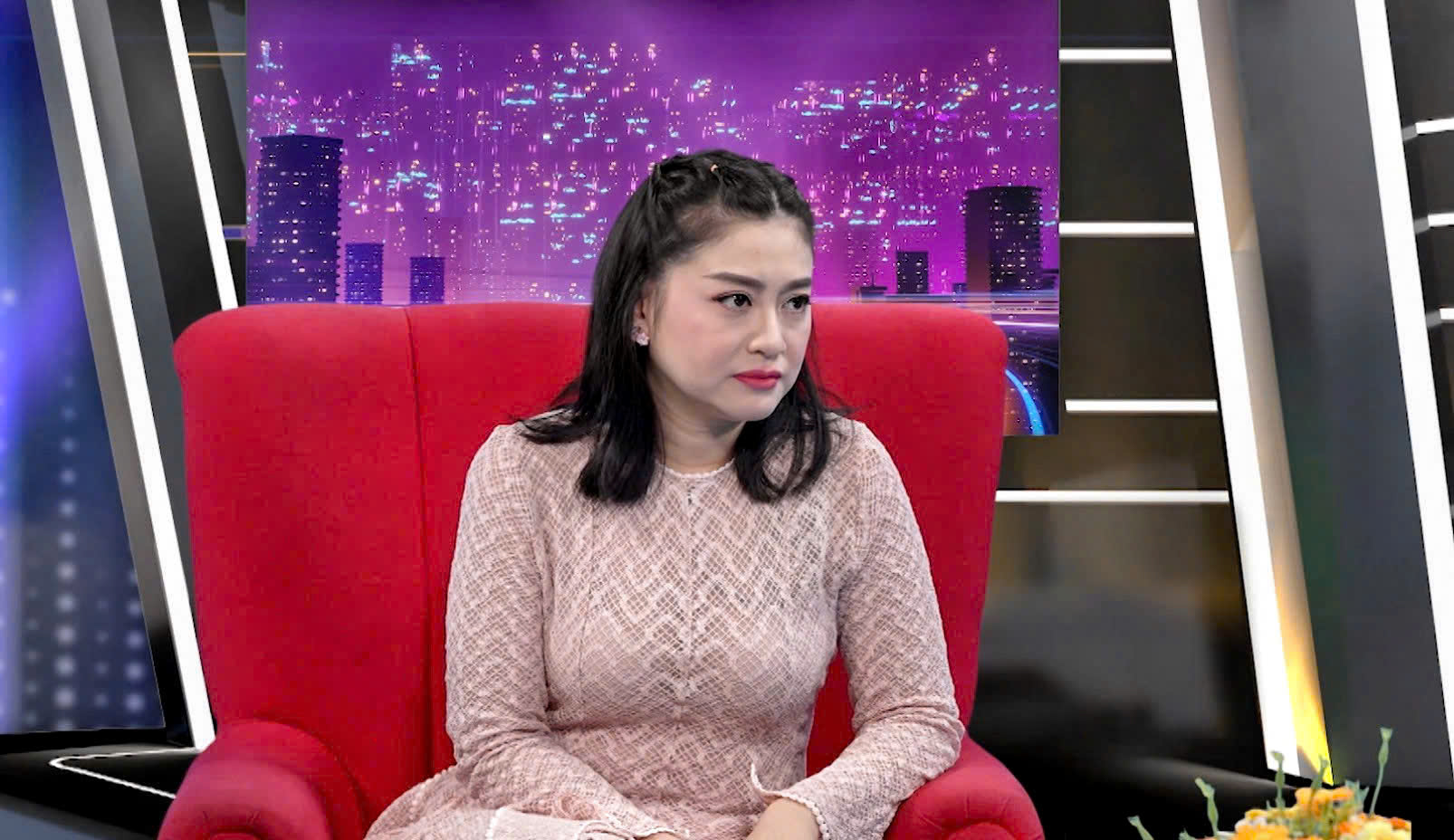 Con gái nói về Kim Tử Long, từng buồn vì không được ba dìu dắt trong nghề - Ảnh 1.