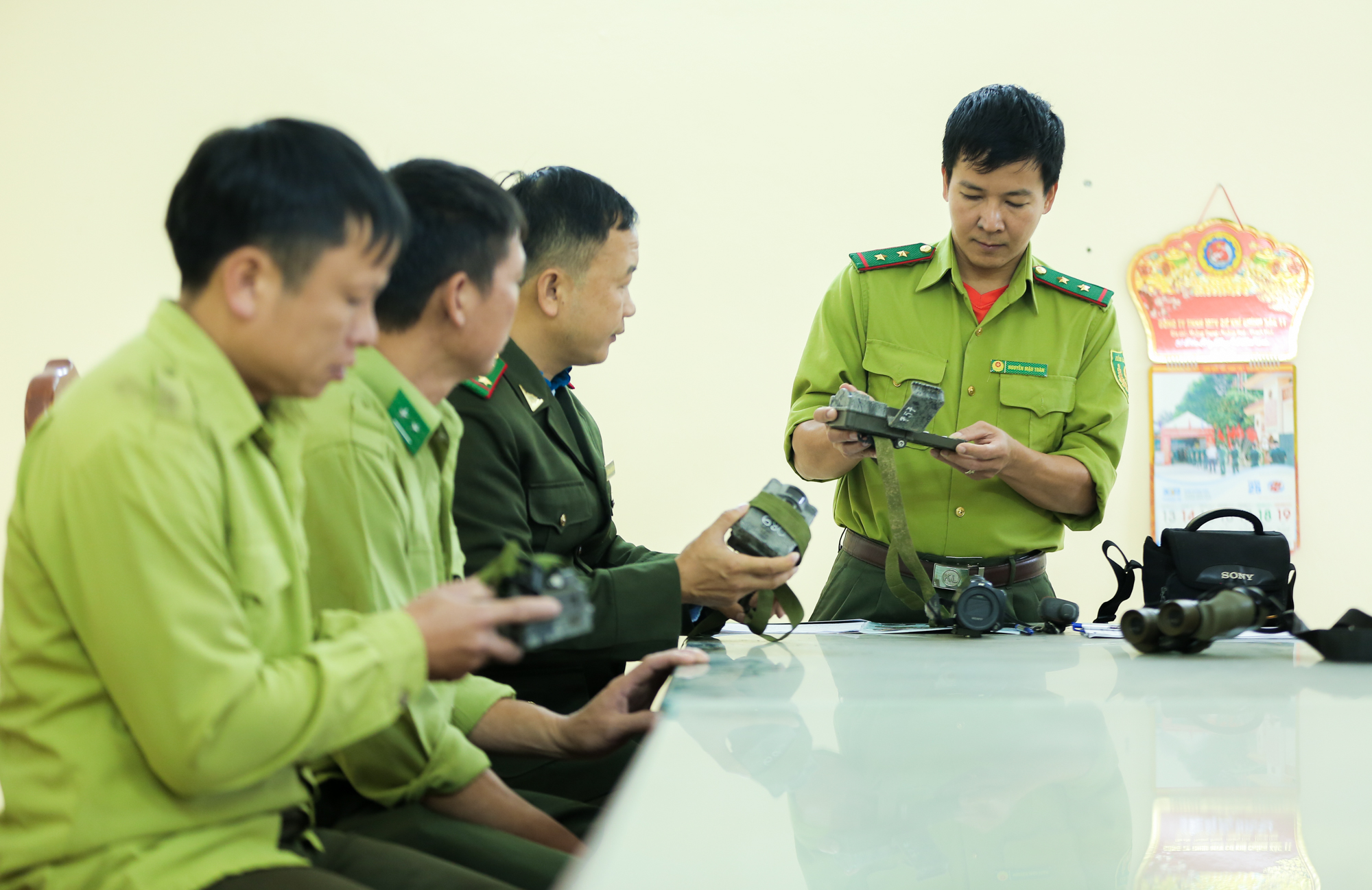 'Biệt đội bẫy ảnh' săn tìm dấu chân thú hoang- Ảnh 2. 'Biệt đội bẫy ảnh' săn tìm dấu chân thú hoang- Ảnh 2.