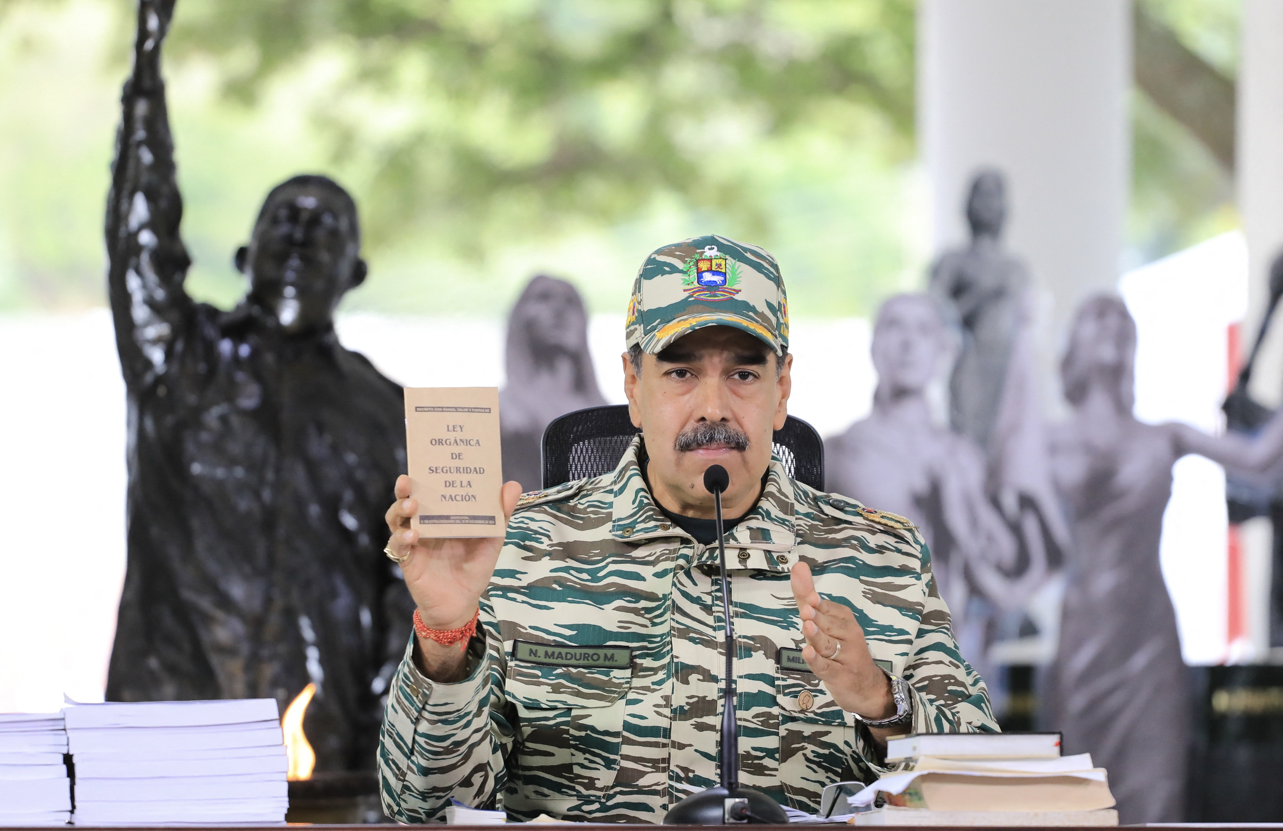 Venezuela điều 25.000 binh sĩ đến biên giới giữa căng thẳng với Mỹ - Ảnh 1.