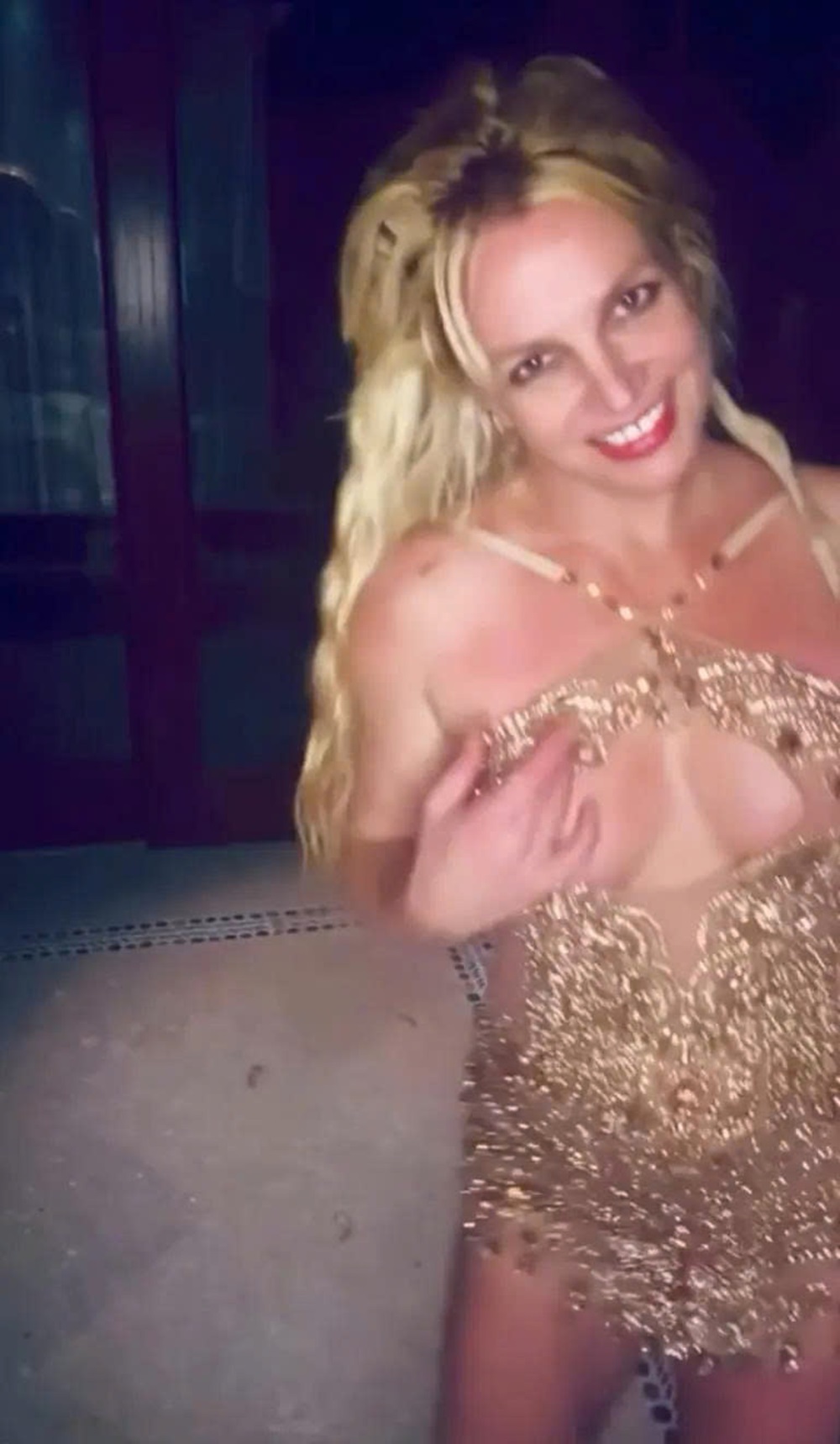 Britney Spears khiến khán giả lo ngại khi sống trong biệt thự toàn rác - Ảnh 3.