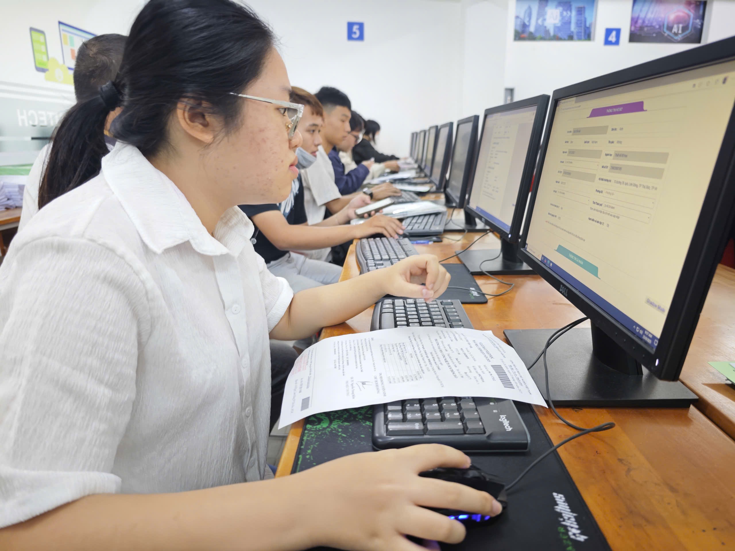 Học phí 100 đại học năm 2025: Nơi thu 10 triệu, nơi 180 triệu đồng/năm - Ảnh 1.