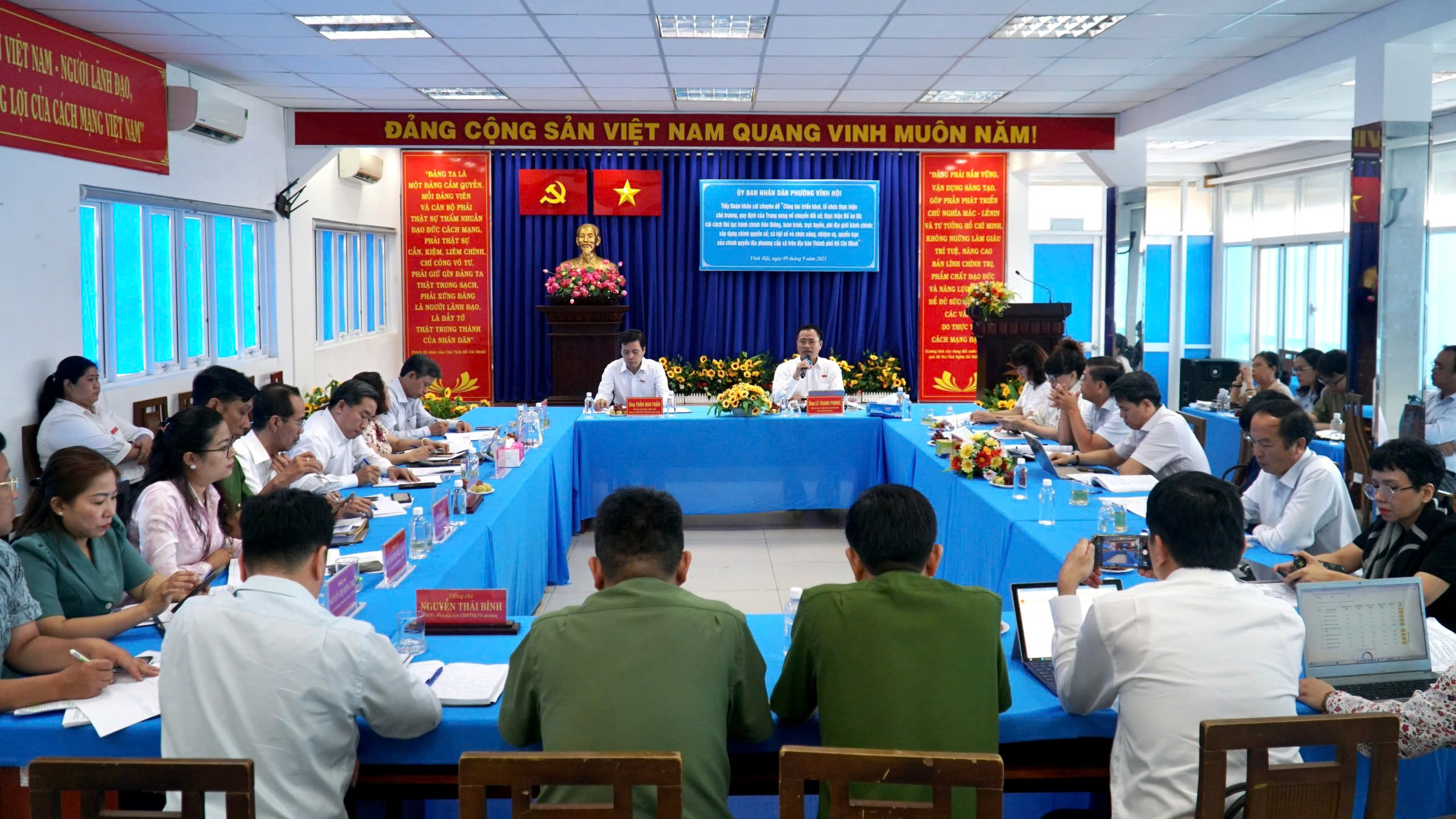 Lãnh đạo phường ở TP.HCM đề xuất tăng cấp phó cho phòng, ban chuyên môn - Ảnh 1.