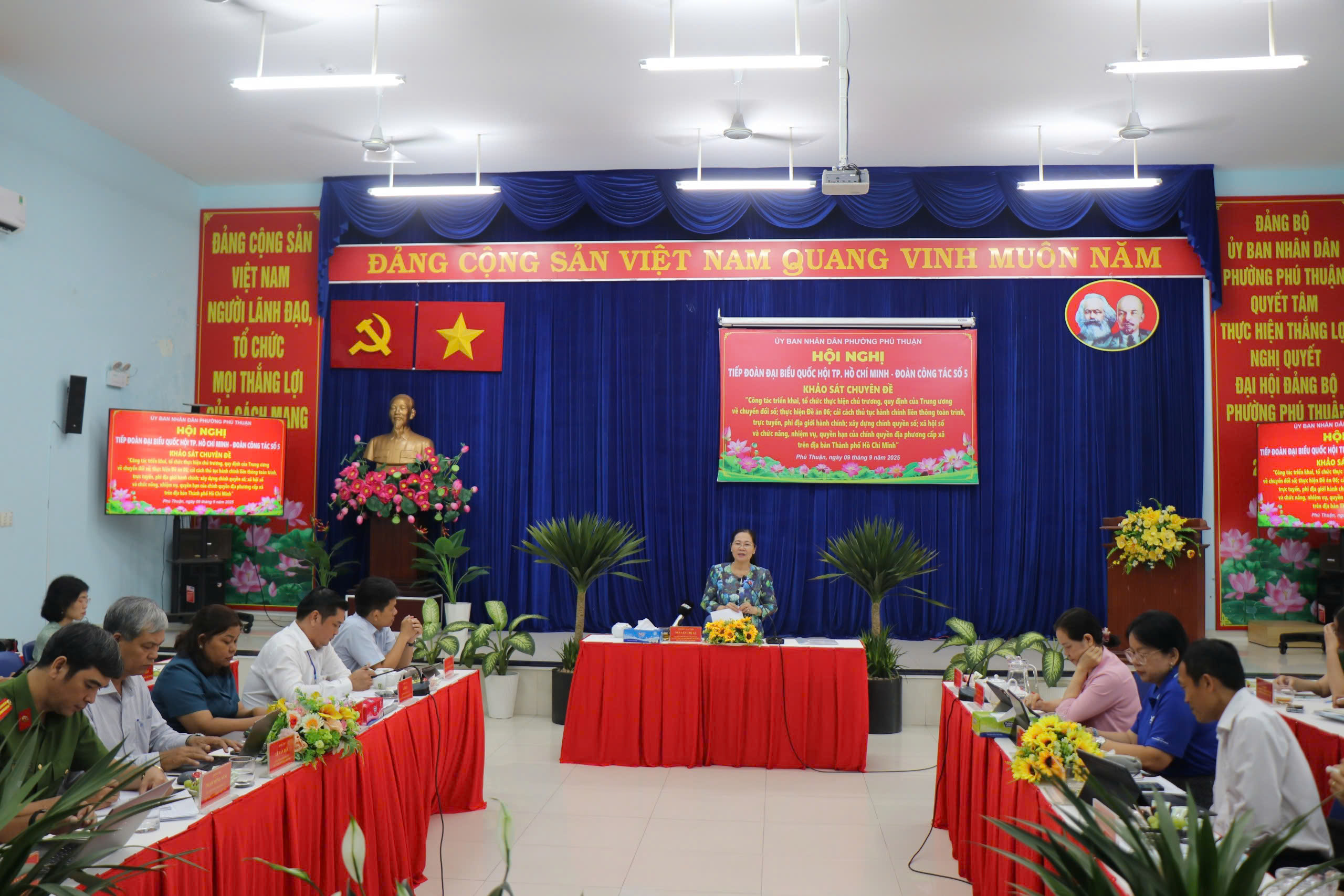 Lãnh đạo phường ở TP.HCM đề xuất tăng cấp phó cho phòng, ban chuyên môn - Ảnh 1.