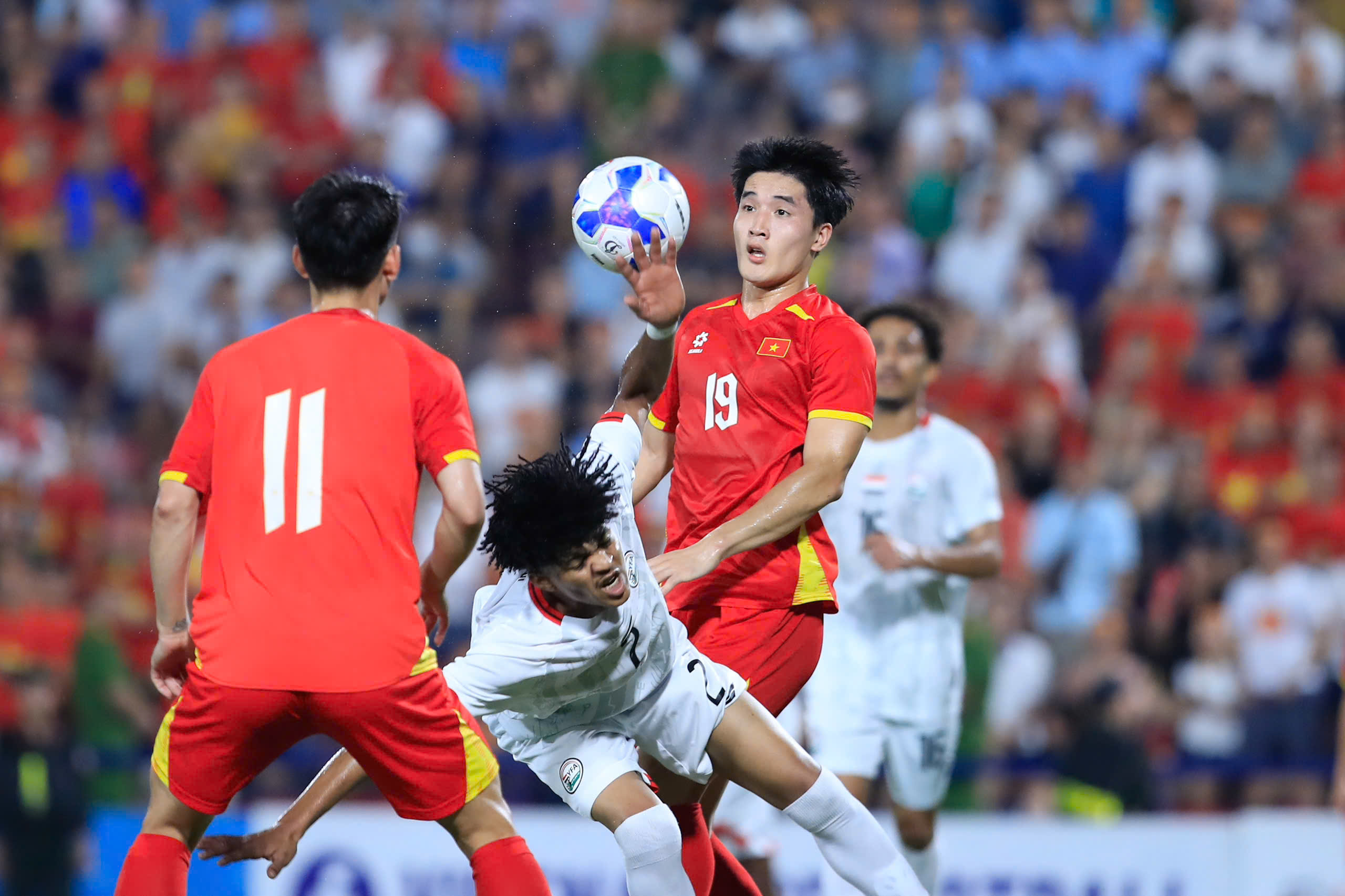 Đội hình U.23 Việt Nam cao nhất lịch sử: Hai ‘tòa tháp’ HAGL 1,91 m và 1,95 m, rất khủng!- Ảnh 3. Đội hình U.23 Việt Nam cao nhất lịch sử: Hai ‘tòa tháp’ HAGL 1,91 m và 1,95 m, rất khủng!- Ảnh 3.