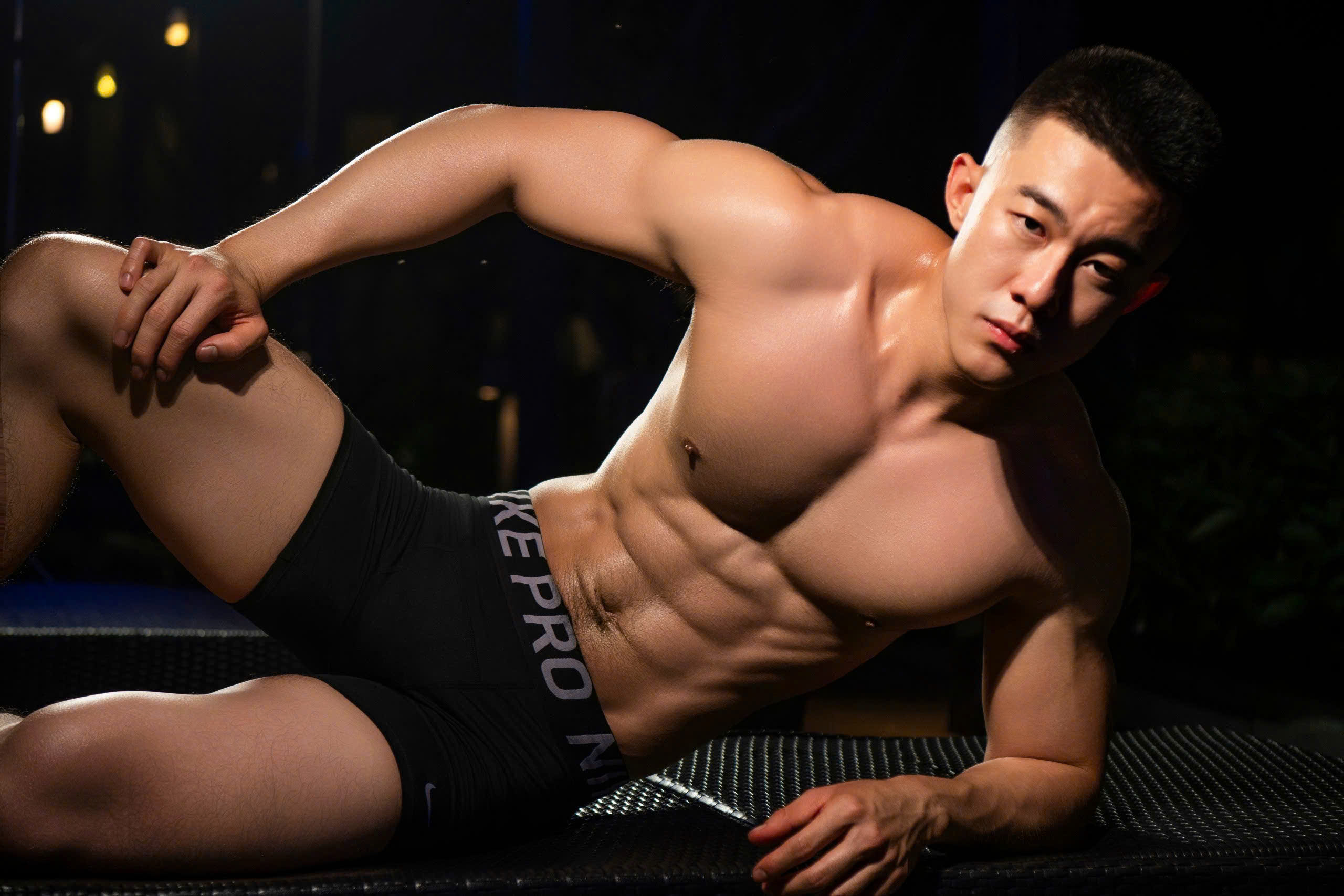 Hình thể sáu múi của chàng trai quê Tây Ninh thi Nam vương quốc tế - Ảnh 2.