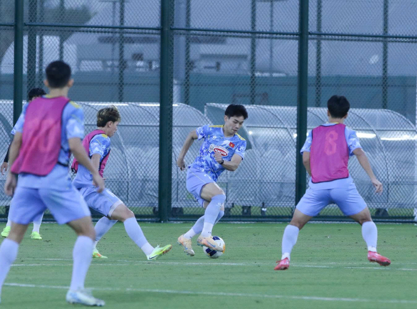 U.23 Việt Nam tập mở màn năm 2026 căng như đấu thật: Vẫn chưa biết ai bị loại, có thể là…- Ảnh 1. U.23 Việt Nam tập mở màn năm 2026 căng như đấu thật: Vẫn chưa biết ai bị loại, có thể là…- Ảnh 1.