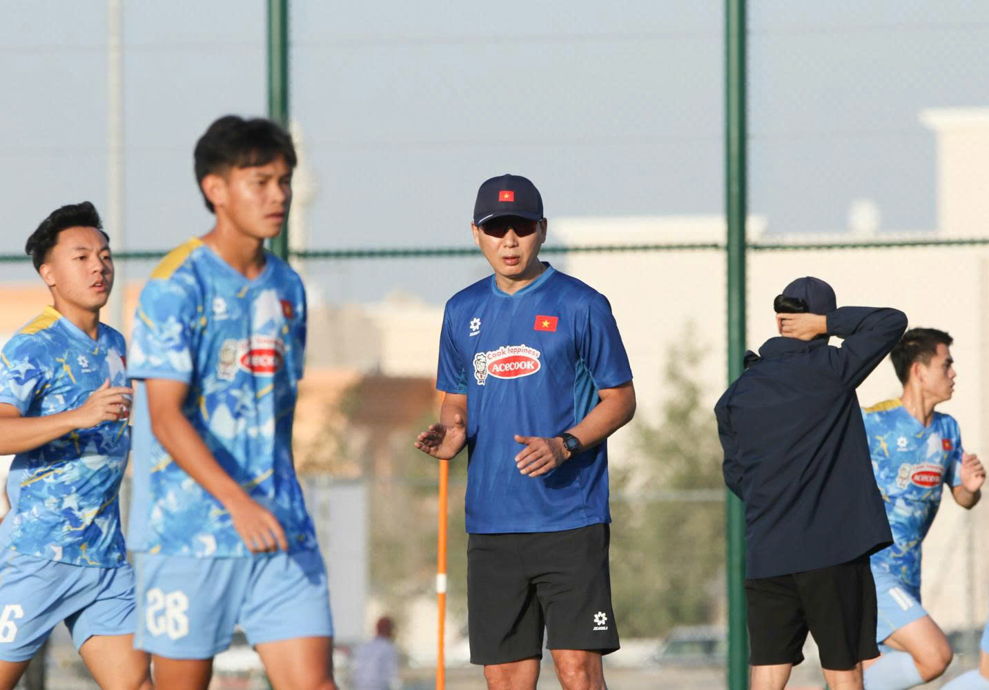 U.23 Việt Nam tập mở màn năm 2026 căng như đấu thật: Vẫn chưa biết ai bị loại, có thể là…- Ảnh 7. U.23 Việt Nam tập mở màn năm 2026 căng như đấu thật: Vẫn chưa biết ai bị loại, có thể là…- Ảnh 7.