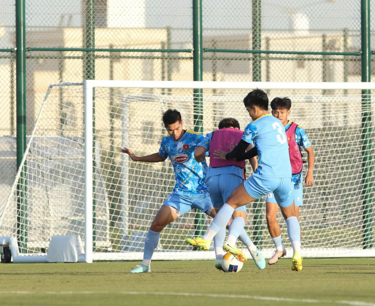 U.23 Việt Nam tập mở màn năm 2026 căng như đấu thật: Vẫn chưa biết ai bị loại, có thể là…- Ảnh 6. U.23 Việt Nam tập mở màn năm 2026 căng như đấu thật: Vẫn chưa biết ai bị loại, có thể là…- Ảnh 6.