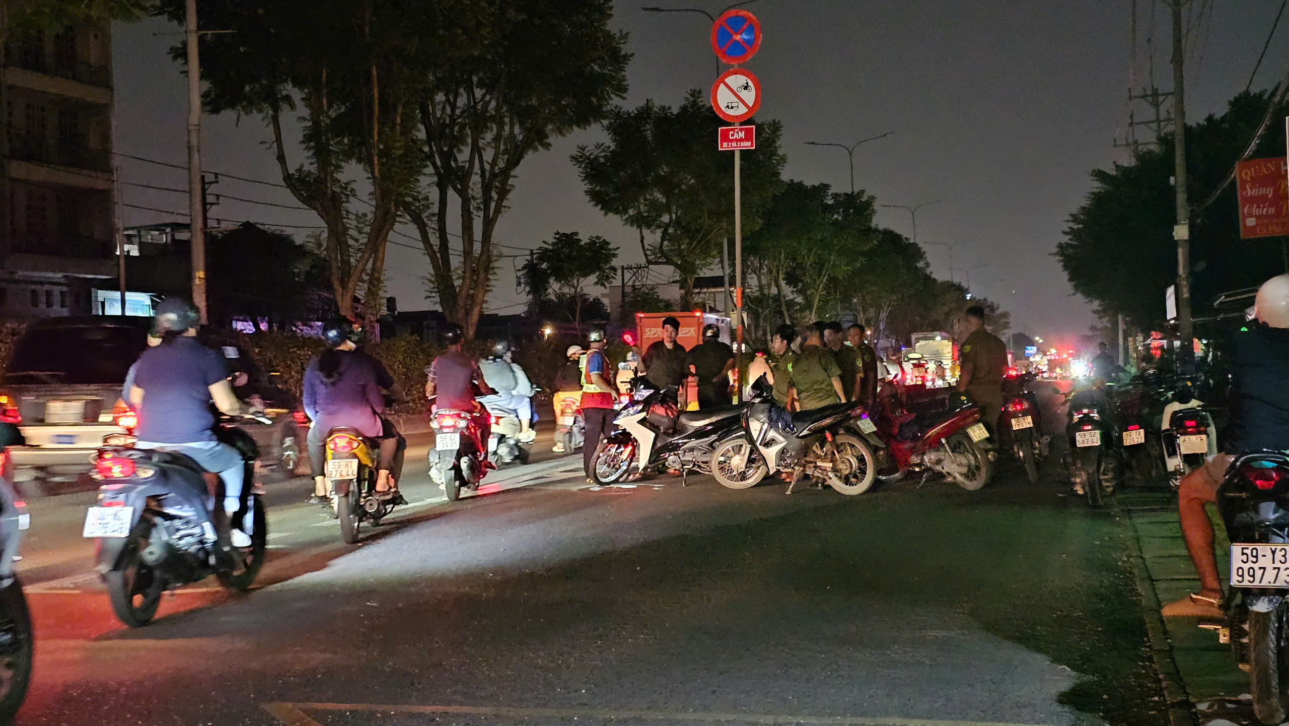 TP.HCM: Cháy ở chi nhánh cửa hàng xe Isuzu ở xã Xuân Thới Sơn- Ảnh 3.