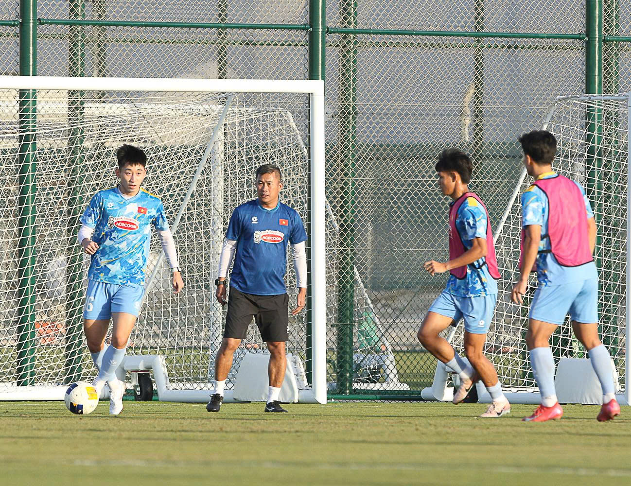 U.23 Việt Nam tập mở màn năm 2026 căng như đấu thật: Vẫn chưa biết ai bị loại, có thể là…- Ảnh 12. U.23 Việt Nam tập mở màn năm 2026 căng như đấu thật: Vẫn chưa biết ai bị loại, có thể là…- Ảnh 12.