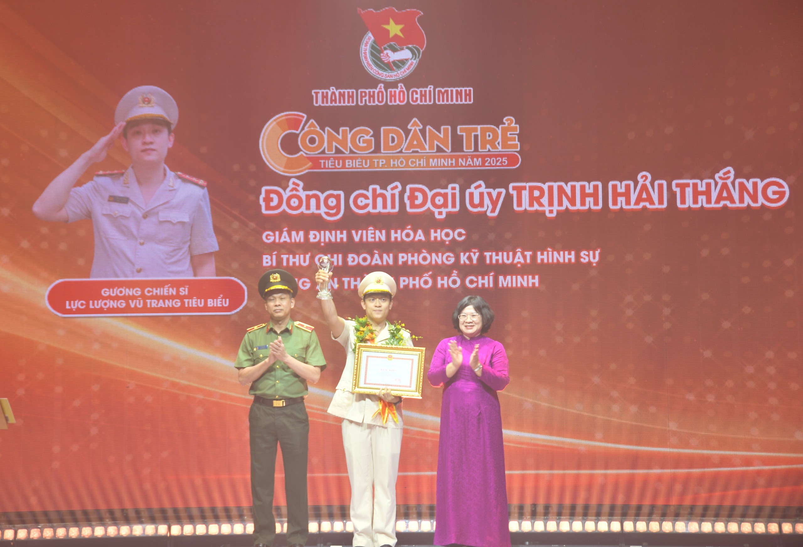 Công dân trẻ tiêu biểu TP.HCM: Điểm khởi đầu của hành trình cống hiến lớn hơn- Ảnh 7. Công dân trẻ tiêu biểu TP.HCM: Điểm khởi đầu của hành trình cống hiến lớn hơn - Ảnh 8.