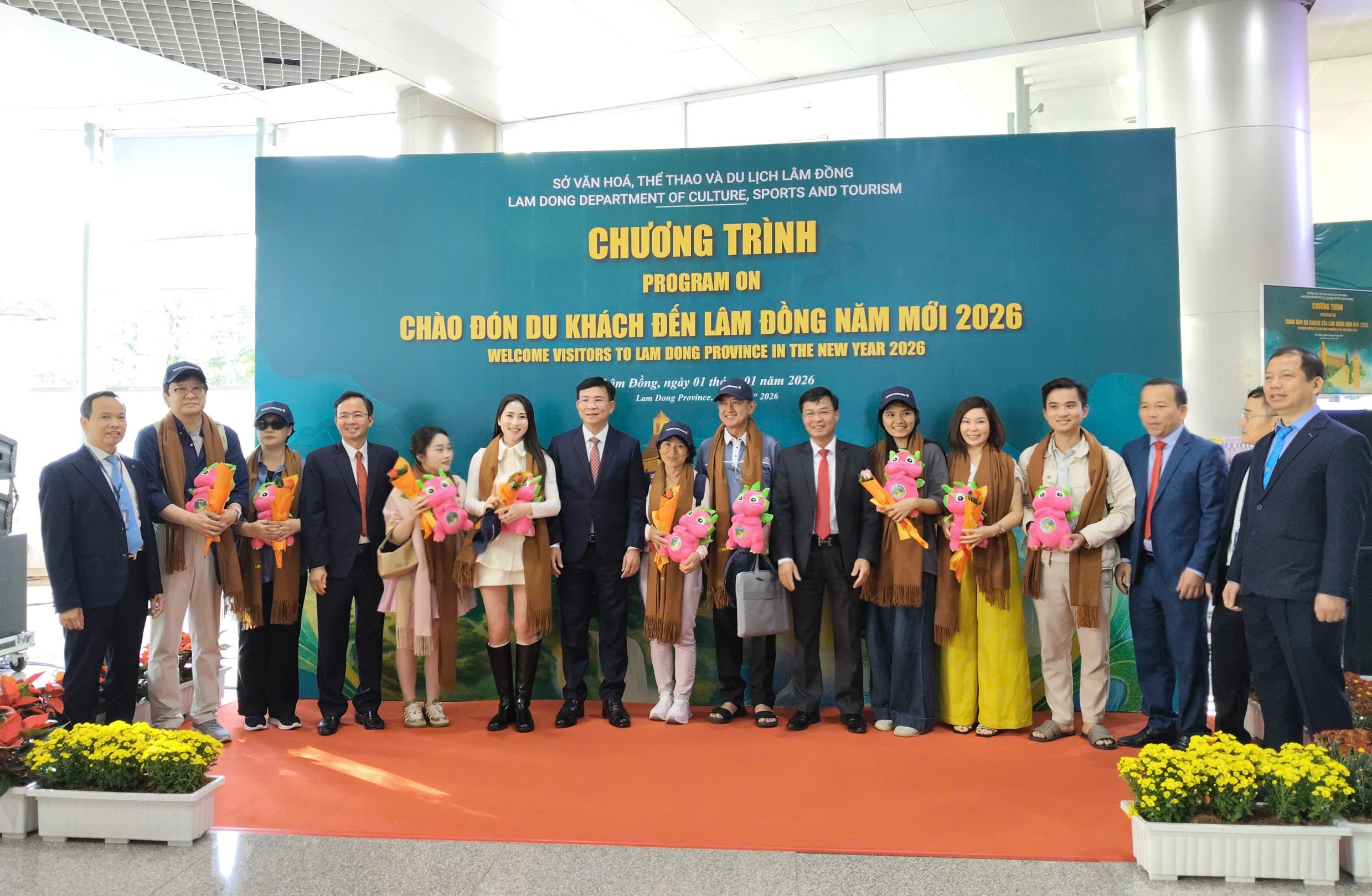 Chuyến bay đầu năm đưa 250 du khách đến Đà Lạt- Ảnh 3.