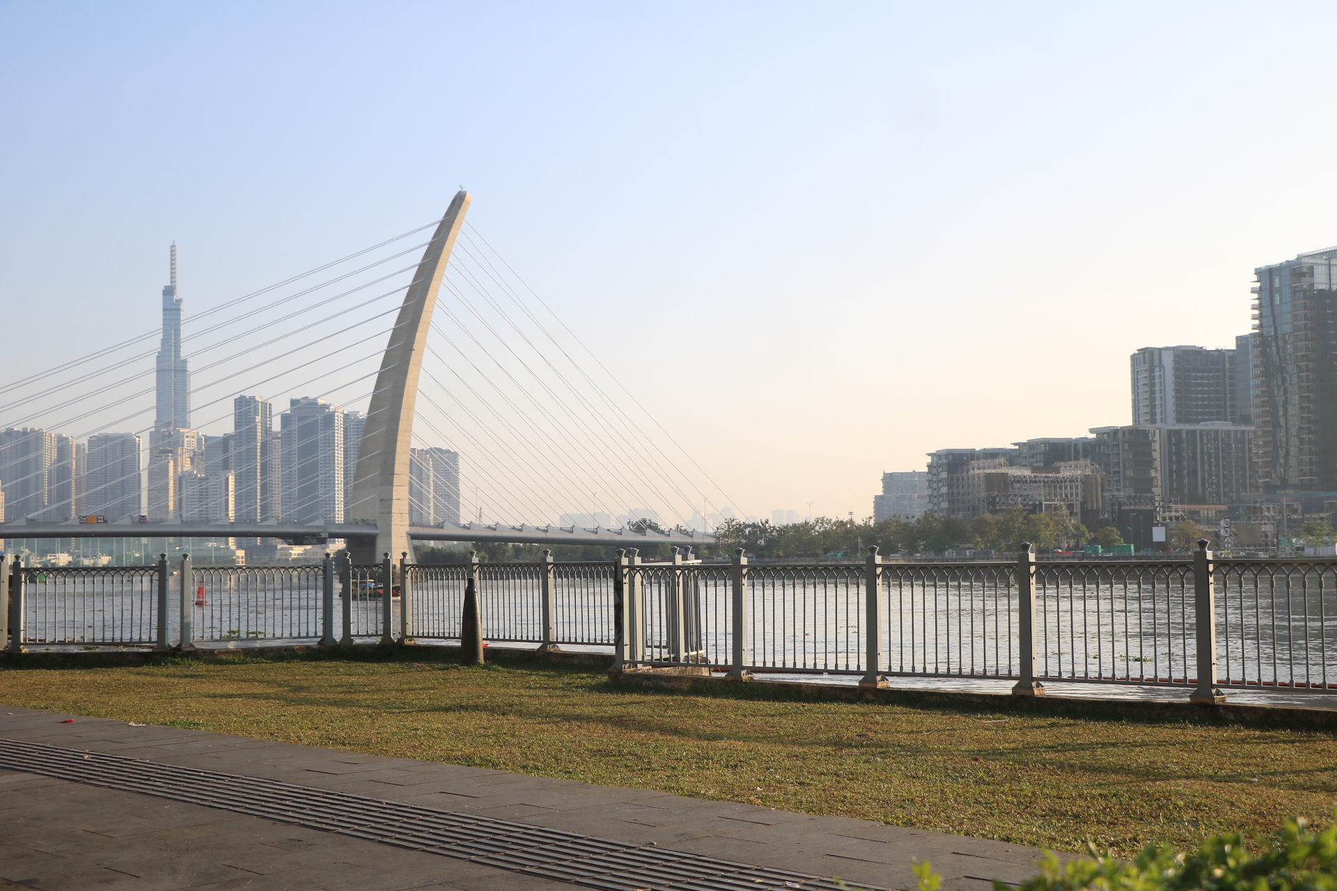 Trung tâm TP.HCM 'ngập' rác đêm giao thừa 2026: Điều bất ngờ sáng hôm sau - Ảnh 10.