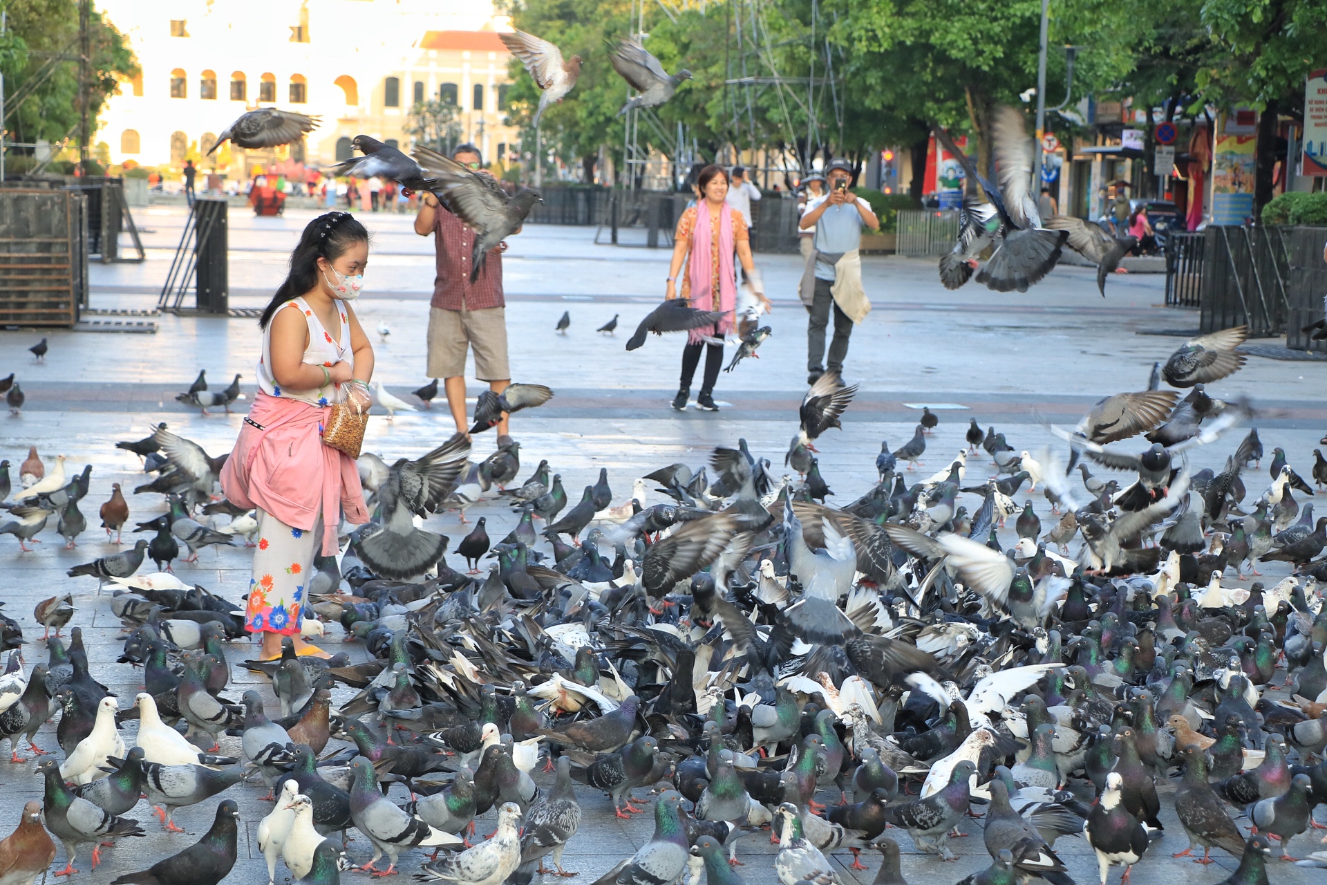 Ngắm đường phố trung t&acirc;m TP.HCM s&aacute;ng sớm ng&agrave;y đầu năm mới 2026 - Ảnh 6.