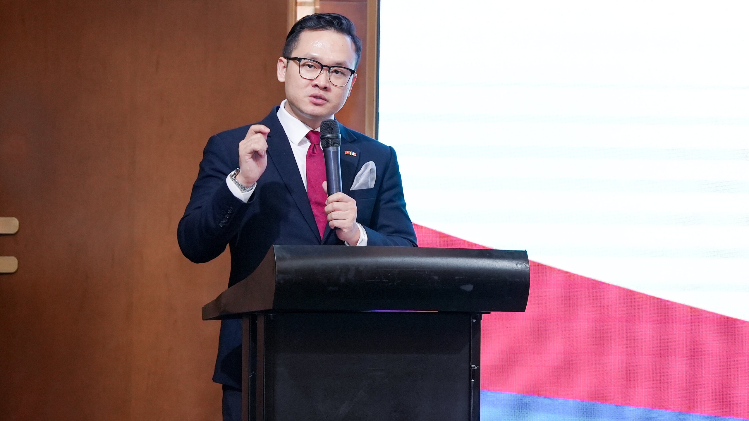 Thách thức lớn nhất với người dạy tiếng Anh hiện nay - Ảnh 2.