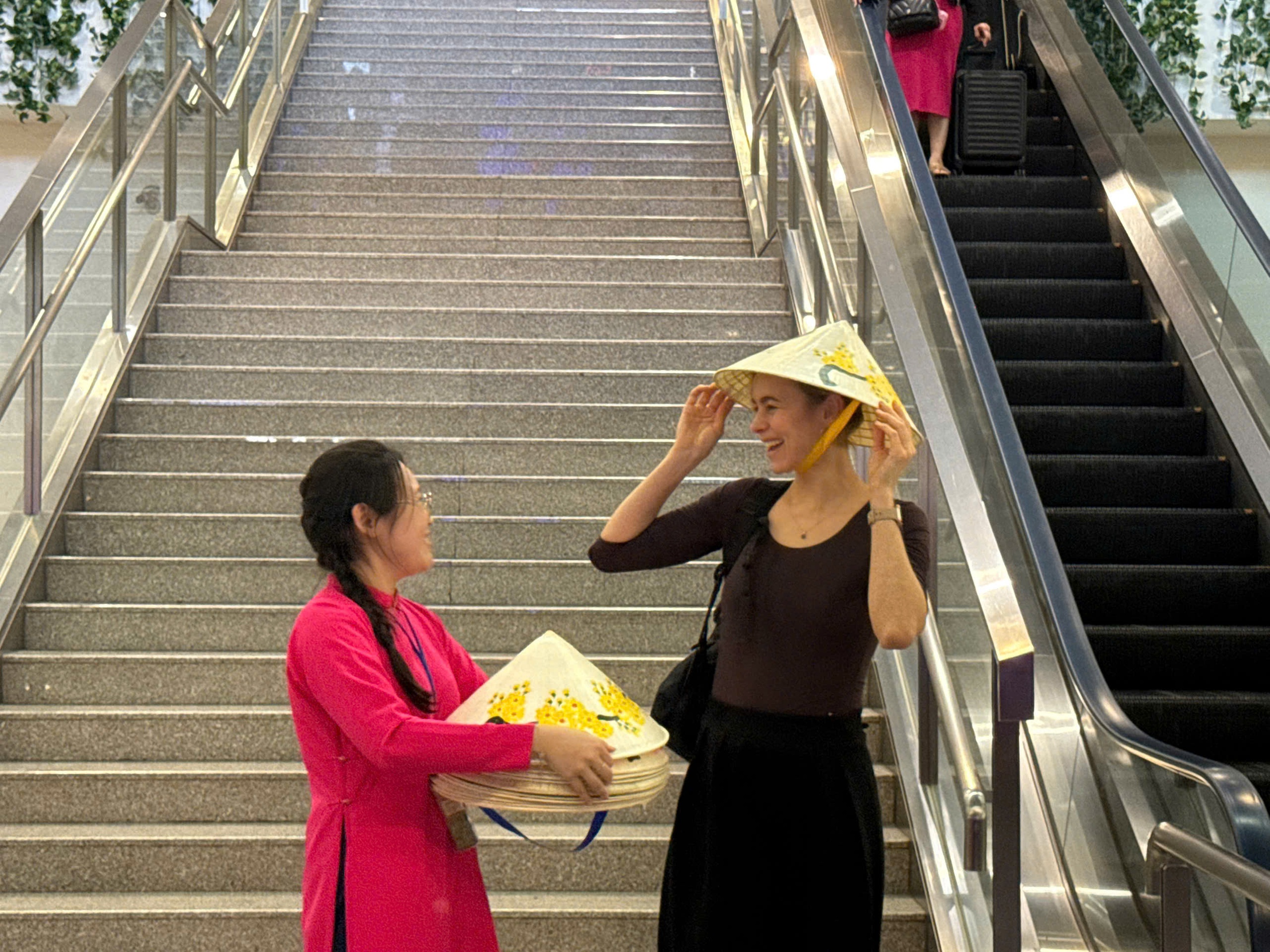 Rộn ràng đón đoàn khách quốc tế đầu tiên xông đất TP . HCM năm 2026 - Ảnh 7. Rộn ràng đón đoàn khách quốc tế đầu tiên xông đất TP . HCM năm 2026 - Ảnh 7.