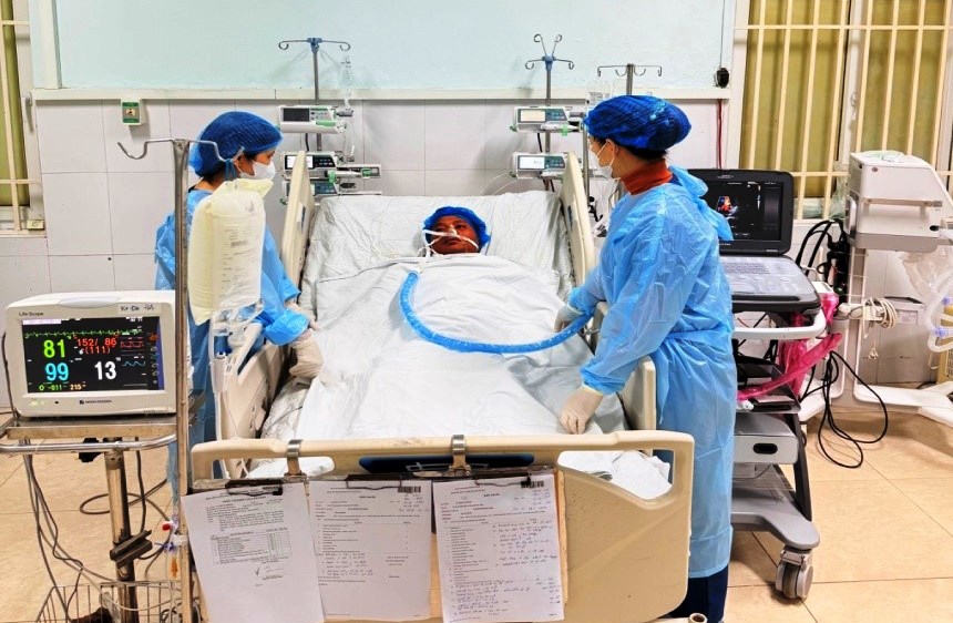 Đà Nẵng: Bệnh Viện Tuyến Cơ Sở Cứu Bệnh Nhân Sốc Tim Nguy Kịch Nhờ Va-Ecmo - Ảnh 2.