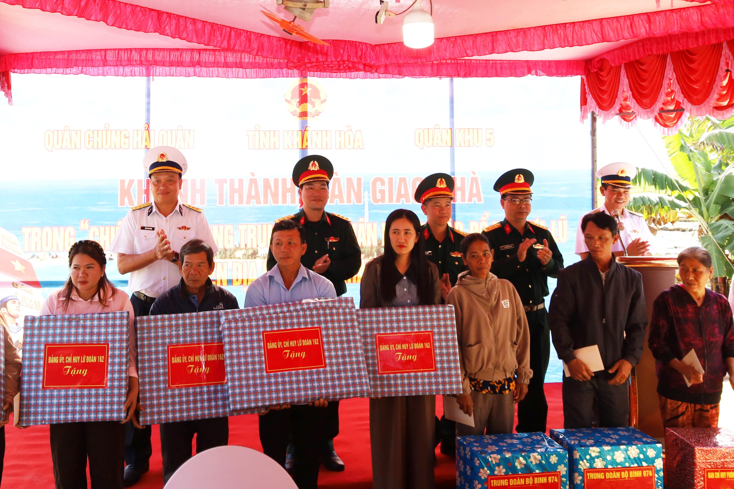 Khánh Hòa: Bàn giao 64 căn nhà của ‘Chiến dịch Quang Trung’- Ảnh 2.