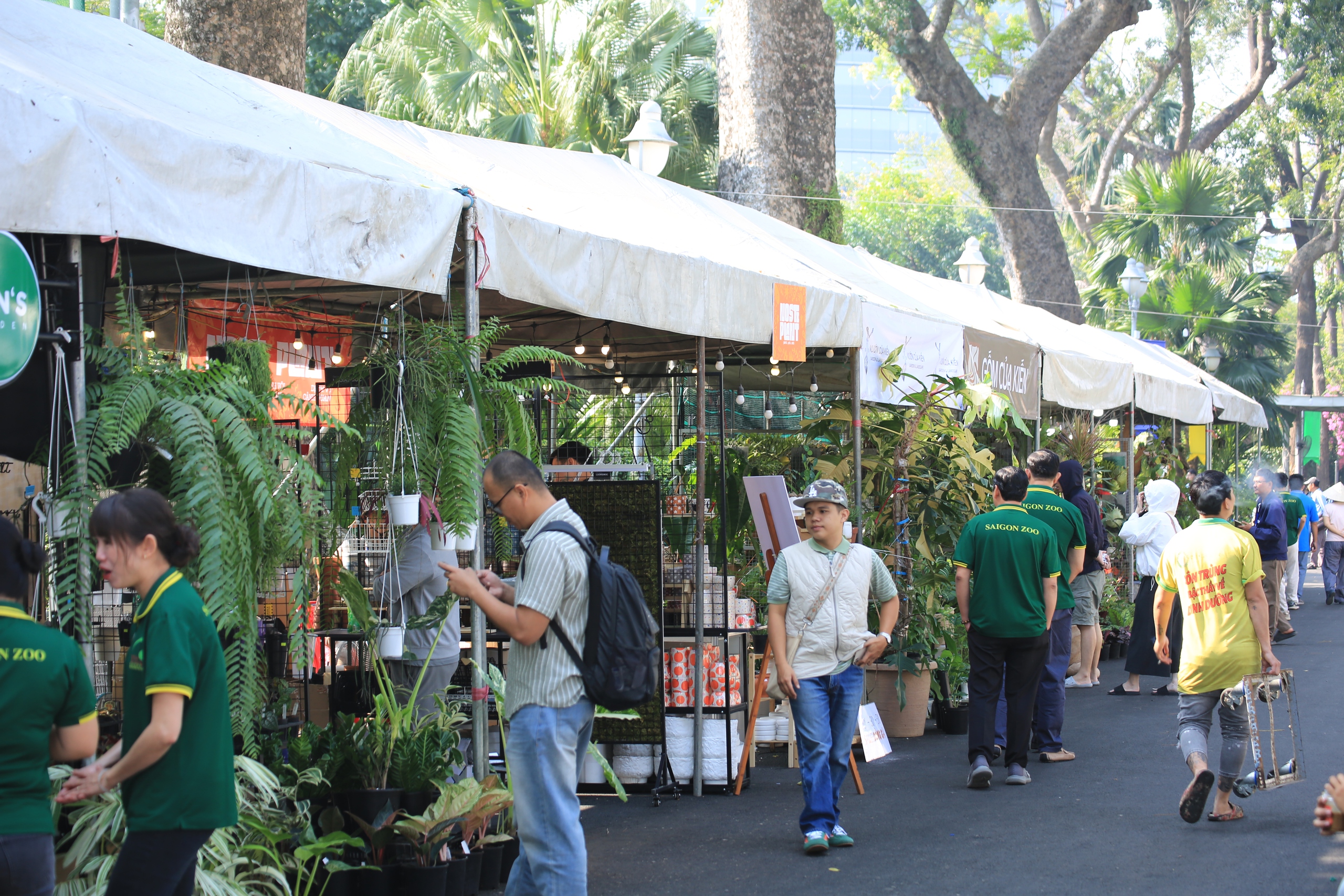 Triển lãm kiểng lá thu hút đông đảo khách tham quan tại Thảo Cầm Viên Sài Gòn - Ảnh 1.