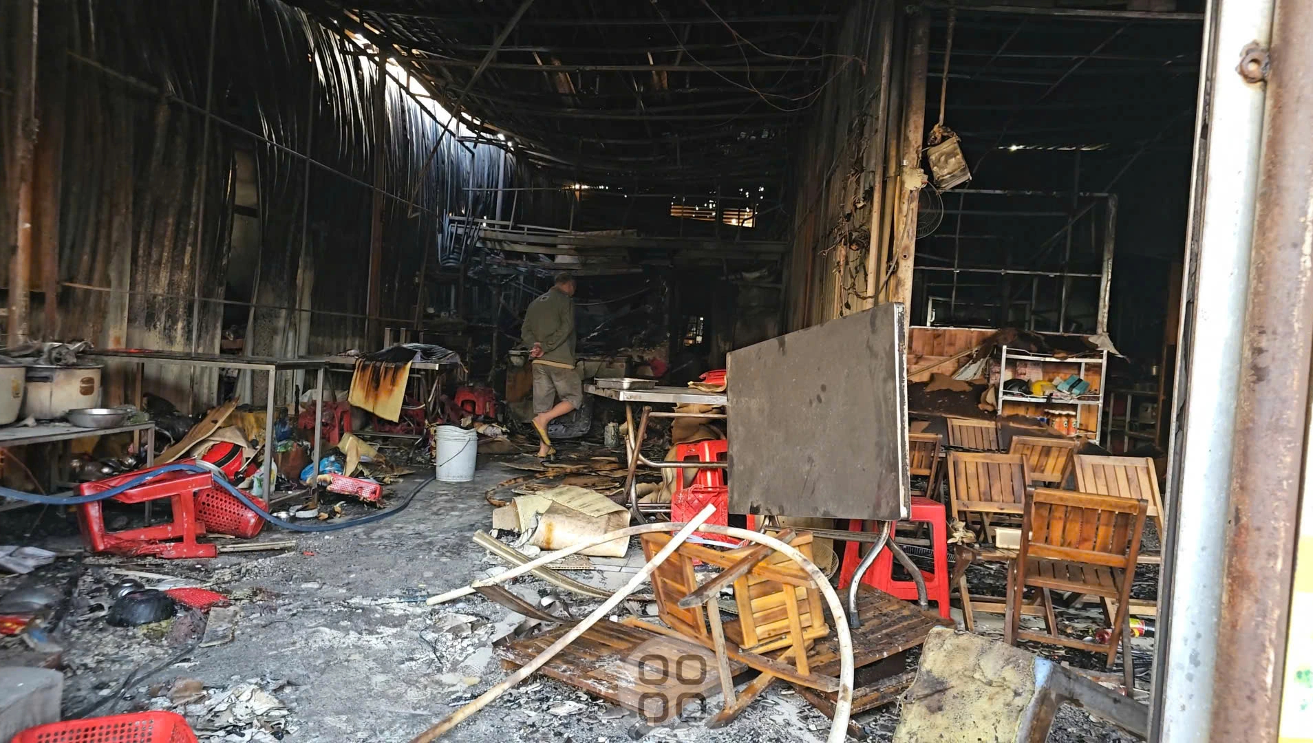 Vụ cháy trên đường Quách Điêu: Nhiều người trắng tay, công an phong tỏa điều tra- Ảnh 4.