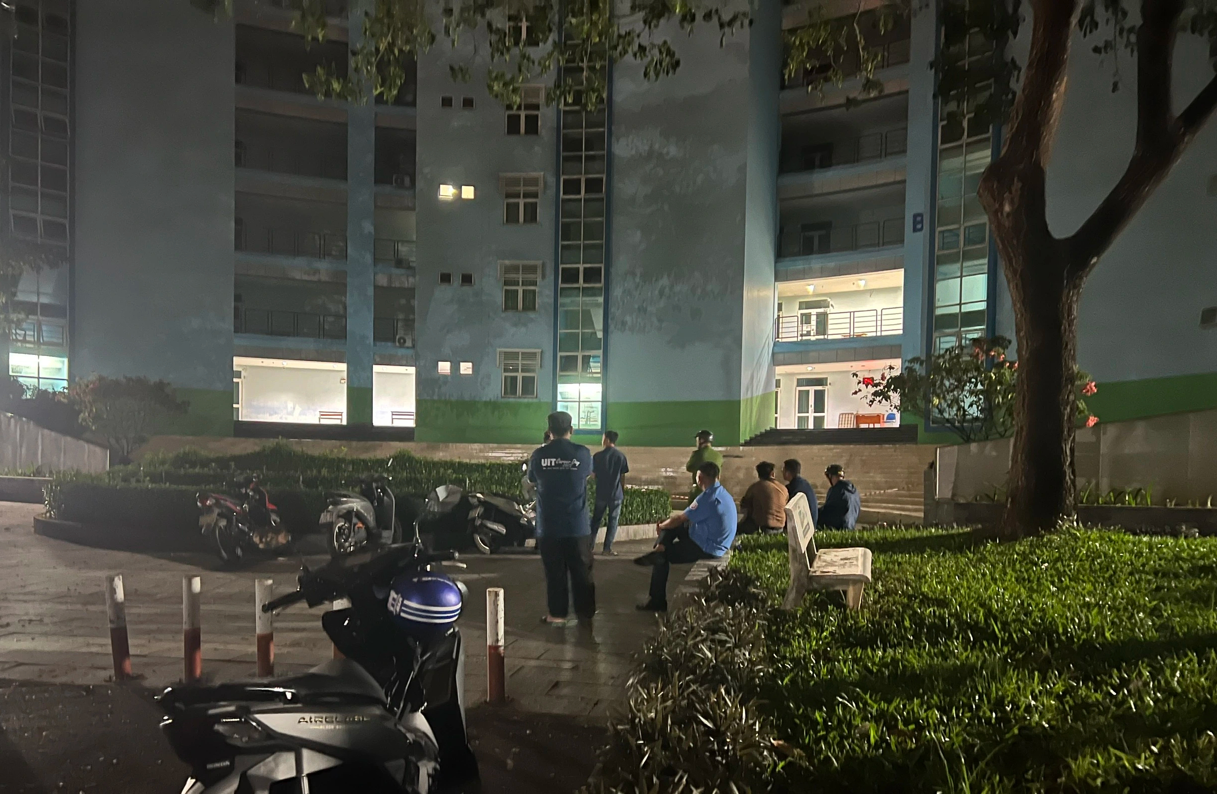 TP.HCM: Nam sinh 19 tuổi tử vong trong khuôn viên trường đại học- Ảnh 1. TP.HCM: Nam sinh 19 tuổi tử vong trong khuôn viên trường đại học- Ảnh 1.