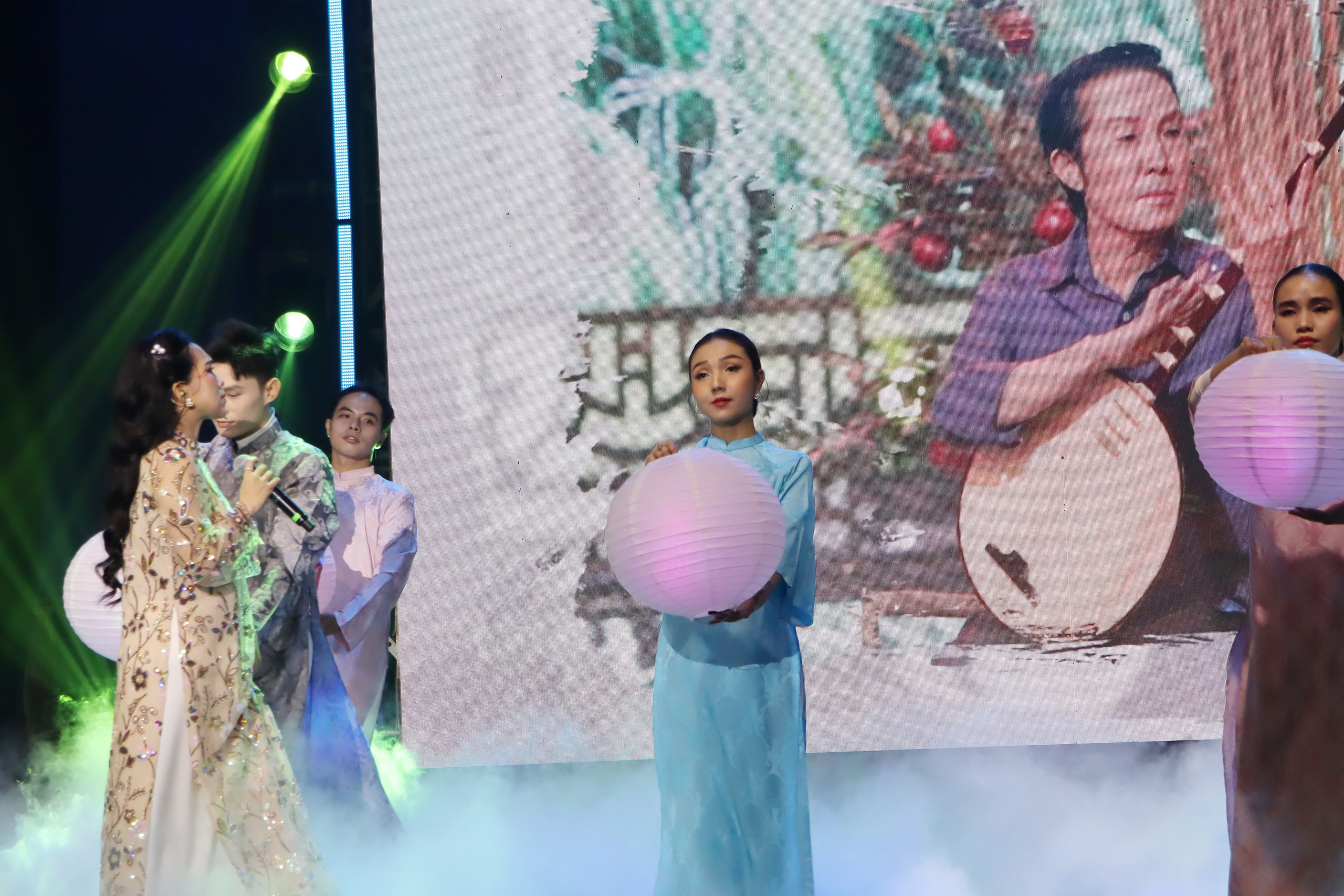 Hồng Phượng bật khóc khi nghe tiếng hát của cố nghệ sĩ Vũ Linh - Ảnh 6.