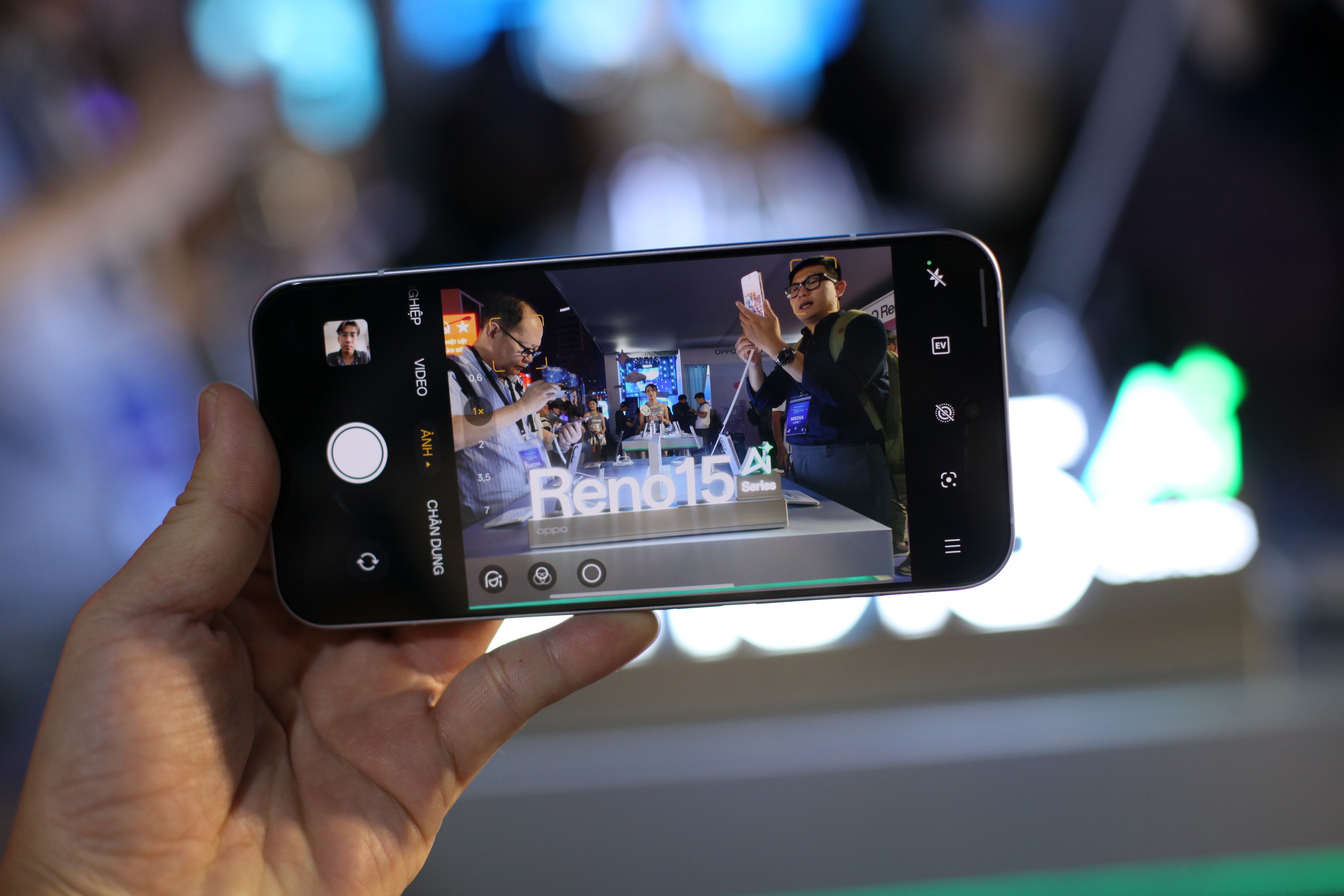 Oppo ra mắt điện thoại 'mưa sao băng', giá từ 11,9 triệu đồng - Ảnh 2.