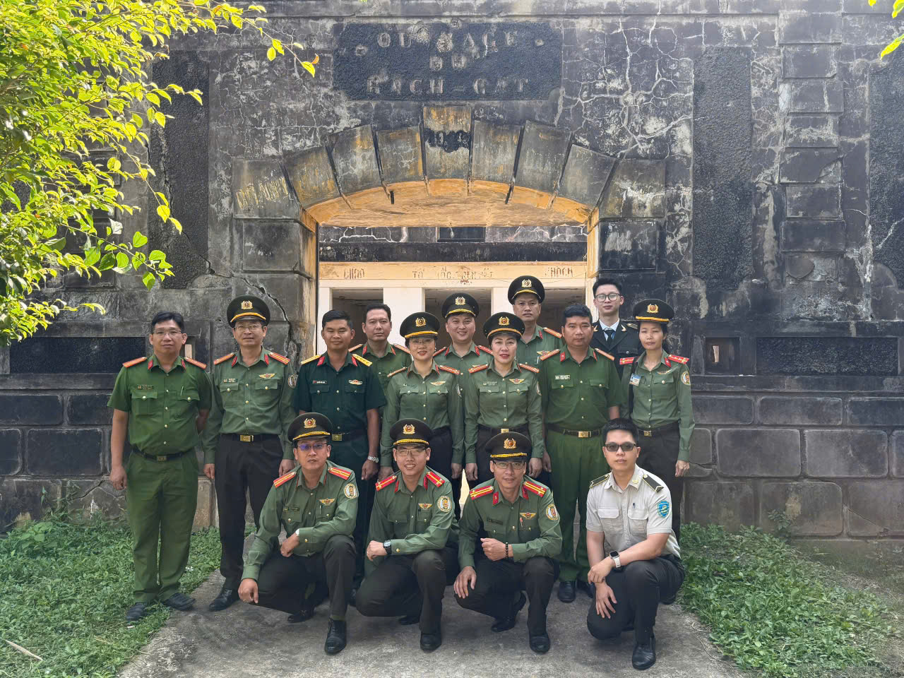 Khám bệnh, tặng quà cho 300 người dân ở tỉnh Tây Ninh- Ảnh 4.