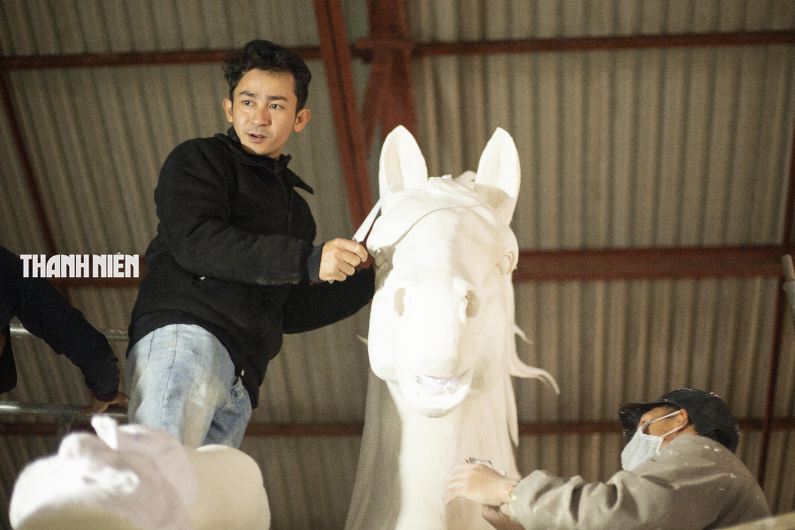 Ngắm linh vật ngựa cao 3 mét sắp 'xuất trại' của nghệ nhân Đinh Văn Tâm- Ảnh 5. Ngắm linh vật ngựa cao 3 mét sắp 'xuất trại' của nghệ nhân Đinh Văn Tâm- Ảnh 5.