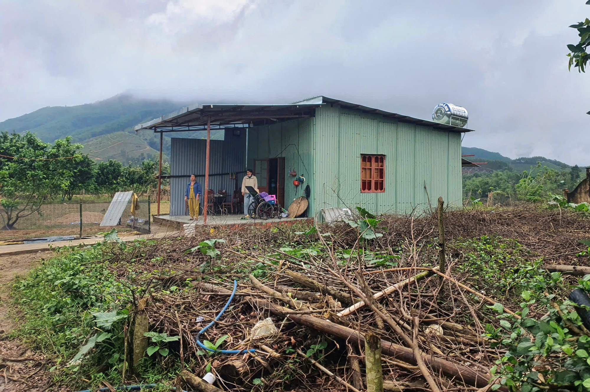 Nỗi lo sạt lở đất ở Quế Phước: Cuộc sống bất an của người d&acirc;n - Ảnh 2.