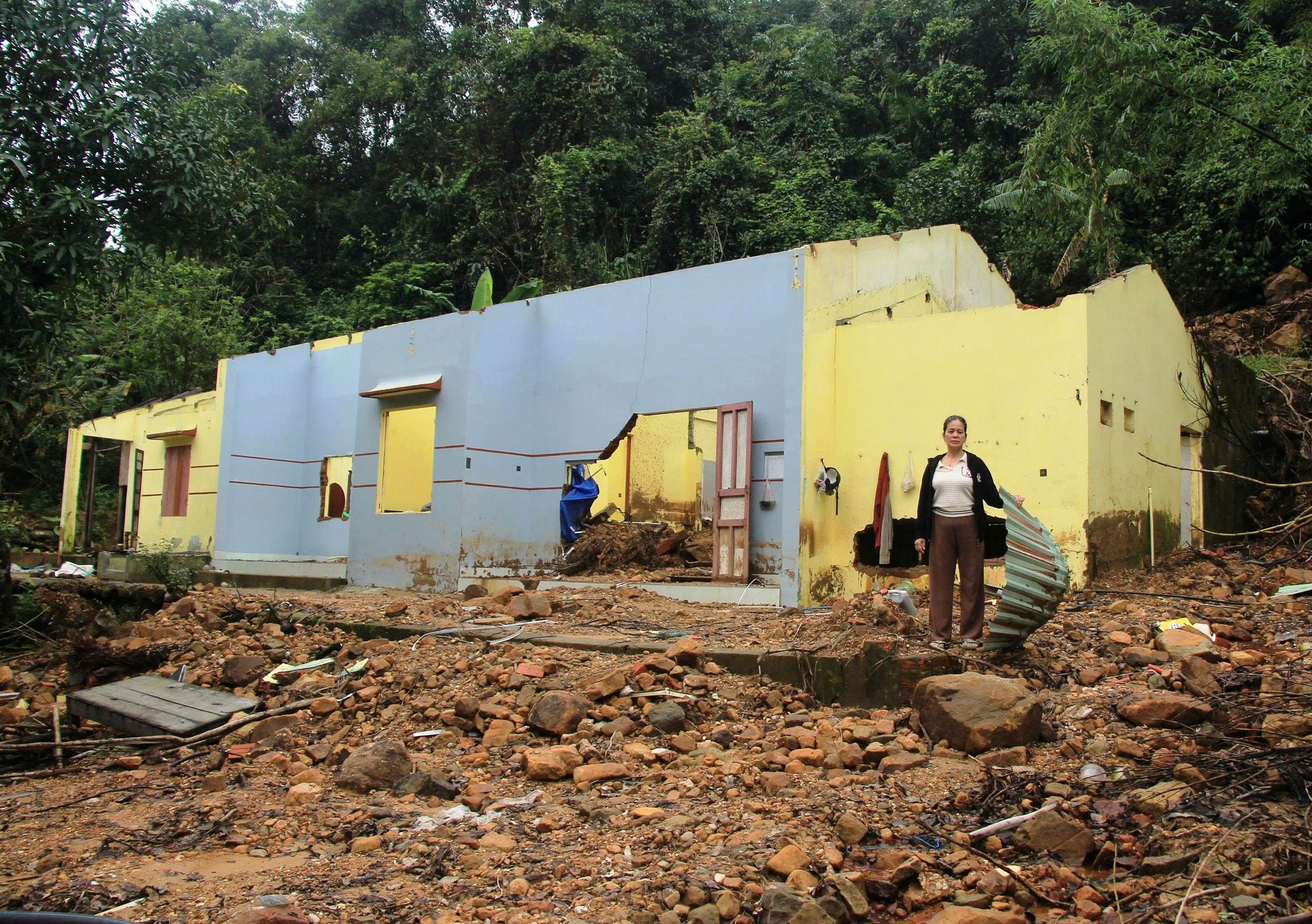 Nỗi lo sạt lở đất ở Quế Phước: Cuộc sống bất an của người d&acirc;n - Ảnh 3.