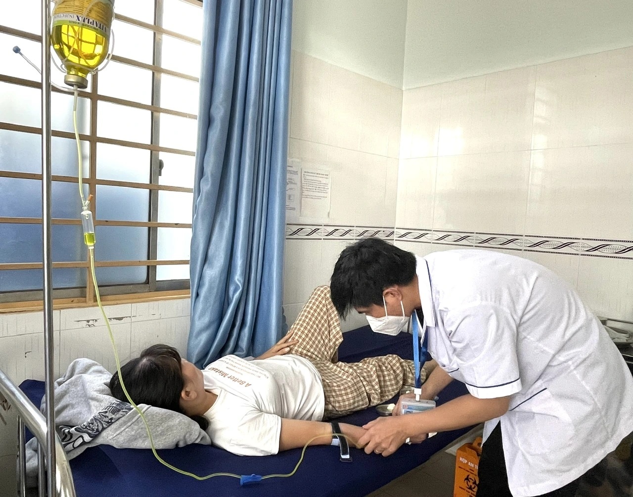 Vai tr&ograve; g&aacute;c cổng của trạm y tế trong hệ thống chăm s&oacute;c sức khỏe ban đầu - Ảnh 1.