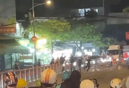 TP.HCM: Truy xét khoảng 20 người đuổi đánh nhau gây náo loạn đường phố- Ảnh 1.