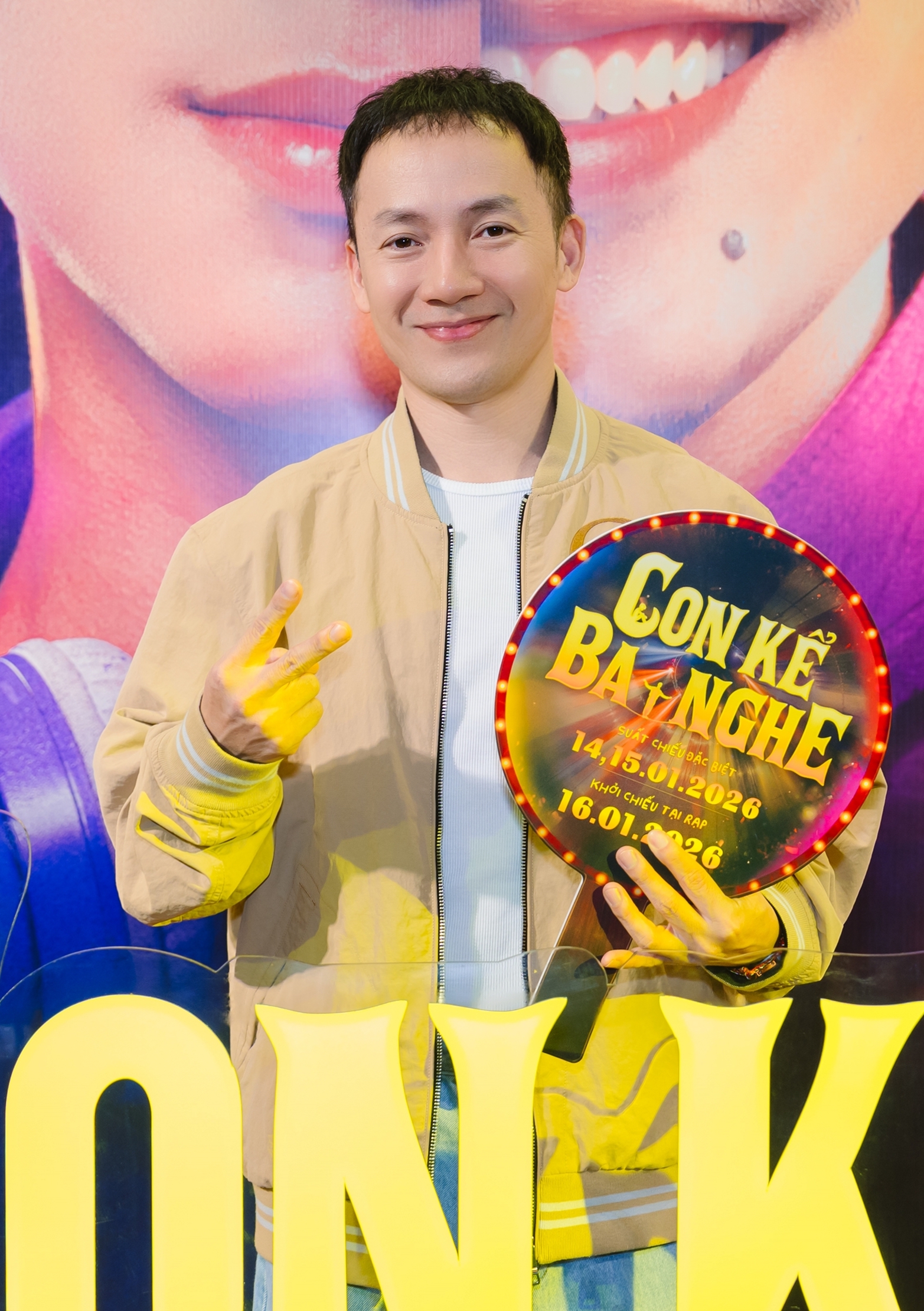 Ngọc Trinh gợi cảm tr&ecirc;n thảm đỏ ra mắt phim- Ảnh 12.