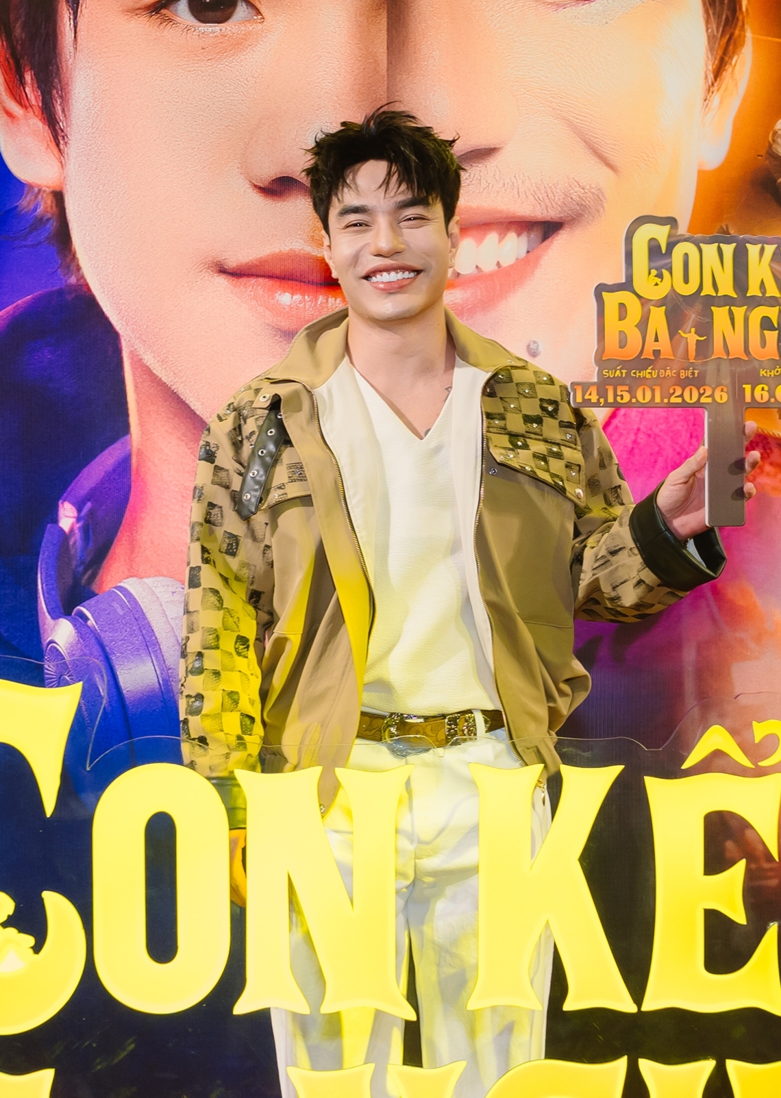 Ngọc Trinh gợi cảm tr&ecirc;n thảm đỏ ra mắt phim- Ảnh 6.