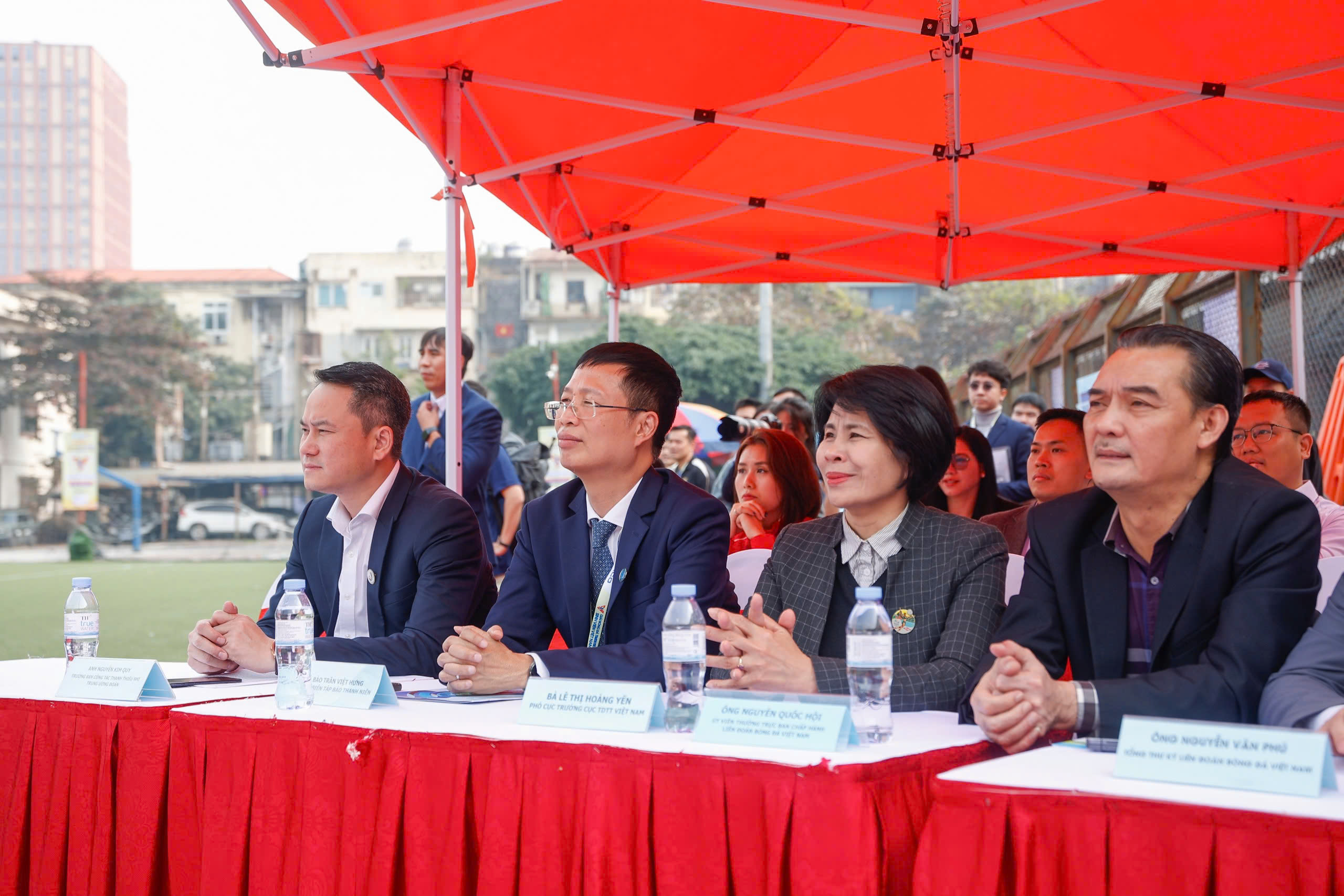 Cuộc đua ở v&ograve;ng loại ph&iacute;a bắc hấp dẫn chưa từng c&oacute;- Ảnh 4.