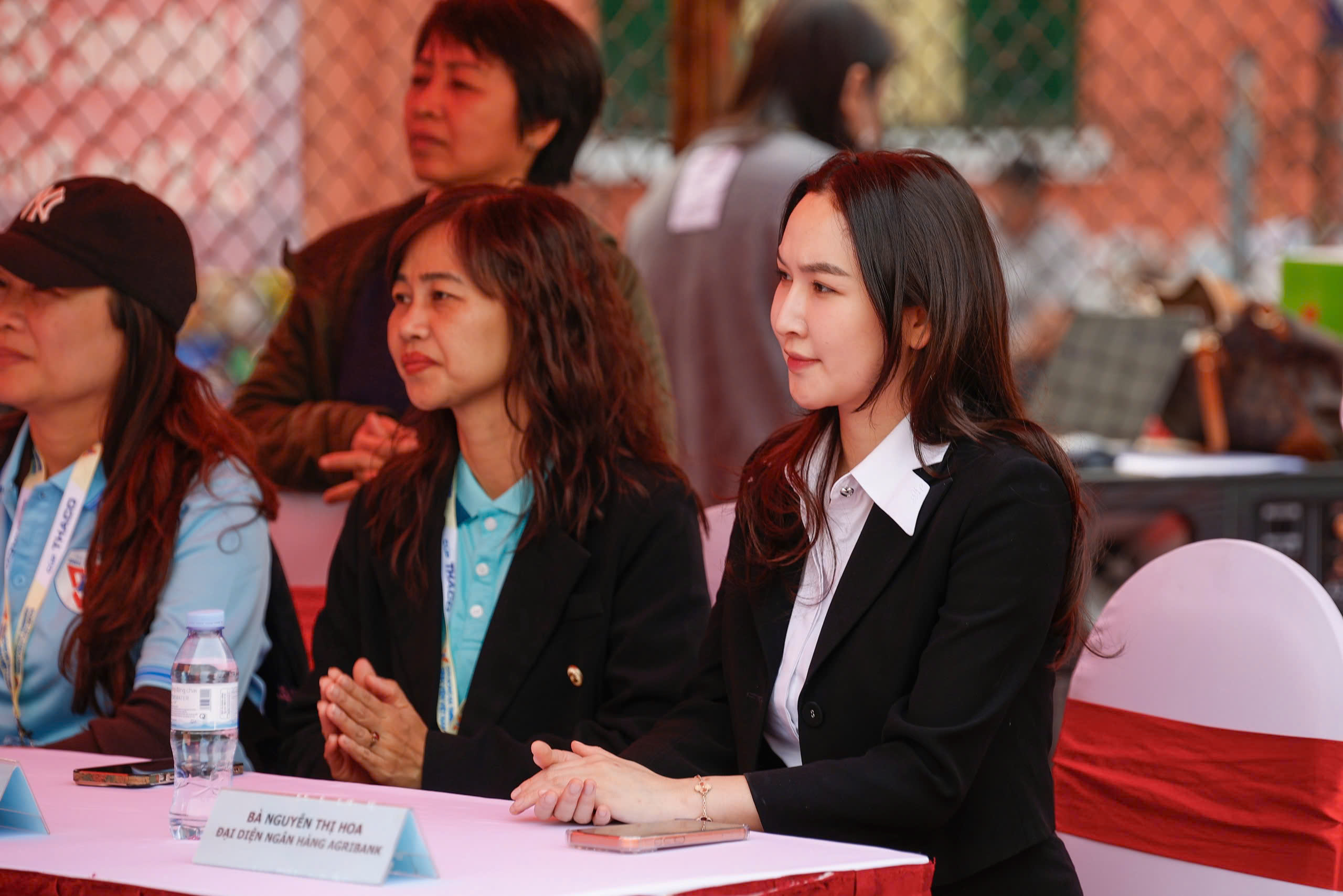 Cuộc đua ở v&ograve;ng loại ph&iacute;a bắc hấp dẫn chưa từng c&oacute;- Ảnh 6.