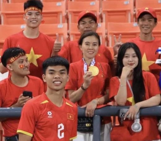 Mẹ L&ecirc; Ph&aacute;t ch&uacute;c sinh nhật con trai tuổi 19 thật mạnh khỏe v&agrave; th&agrave;nh c&ocirc;ng- Ảnh 1.