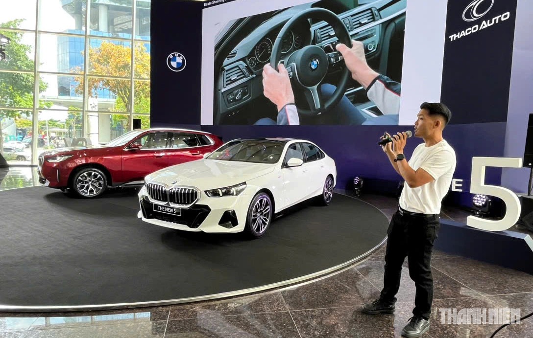 Vì sao một số mẫu ô tô được trang bị vô-lăng đáy phẳng? - Ảnh 2.