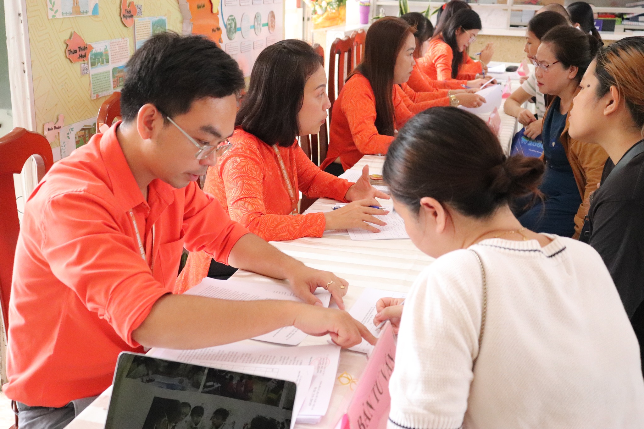 Ngày mai, Sở GD-ĐT TP.HCM mở cổng tuyển sinh đầu cấp trực tuyến, phụ huynh làm gì? - Ảnh 2.