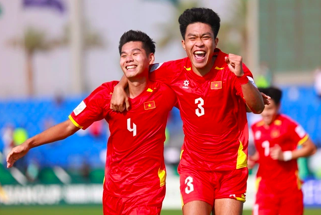 HLV Kim lại khiến đối thủ ‘chới với’, sử dụng sơ đồ độc lạ: Tứ kết có thể còn hay hơn - Ảnh 2. HLV Kim lại khiến đối thủ ‘chới với’, sử dụng sơ đồ độc lạ: Tứ kết có thể còn hay hơn - Ảnh 2.