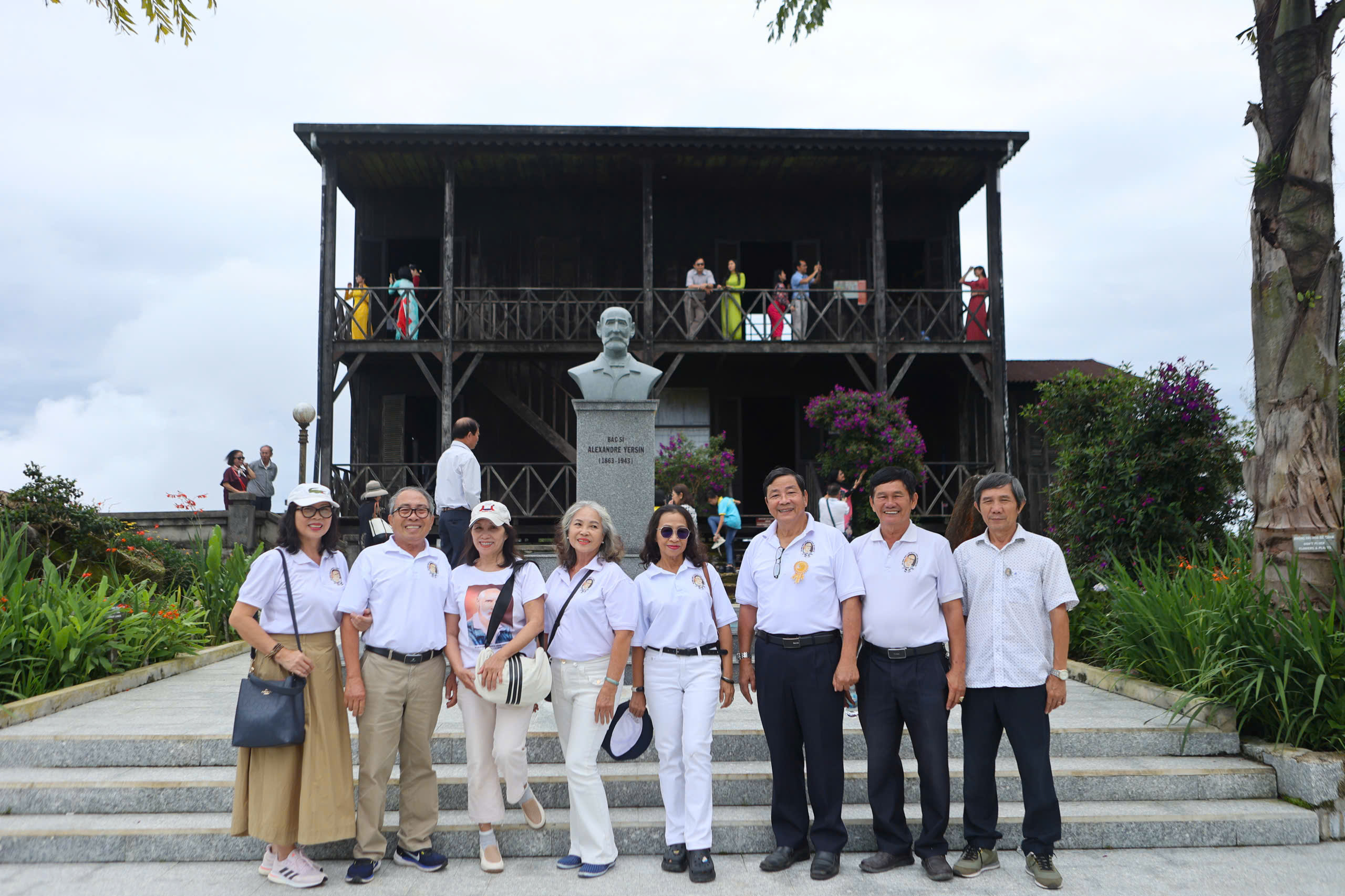 Lạc giữa tầng mây trên đỉnh Hòn Bà - "Đà Lạt của phố biển" Lạc bước trong mây tại Hòn Bà, nơi mệnh danh là 'Đà Lạt của Khánh Hòa' - Ảnh 4.