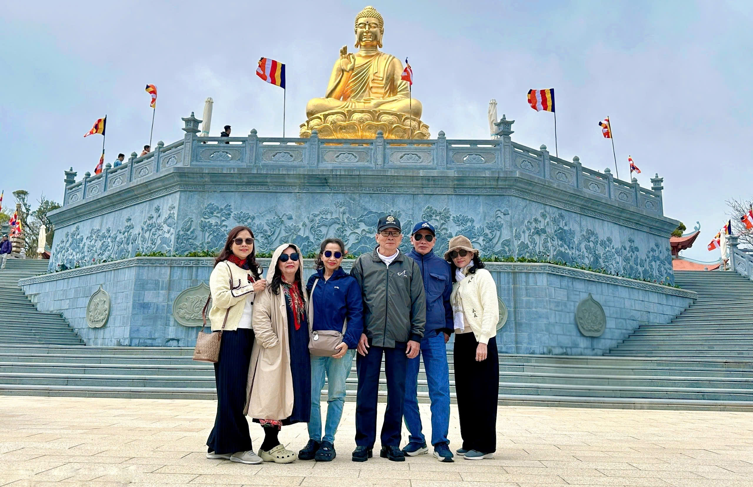 Lạc giữa tầng mây trên đỉnh Hòn Bà - "Đà Lạt của phố biển" Lạc bước trong mây tại Hòn Bà, nơi mệnh danh là 'Đà Lạt của Khánh Hòa' - Ảnh 12.