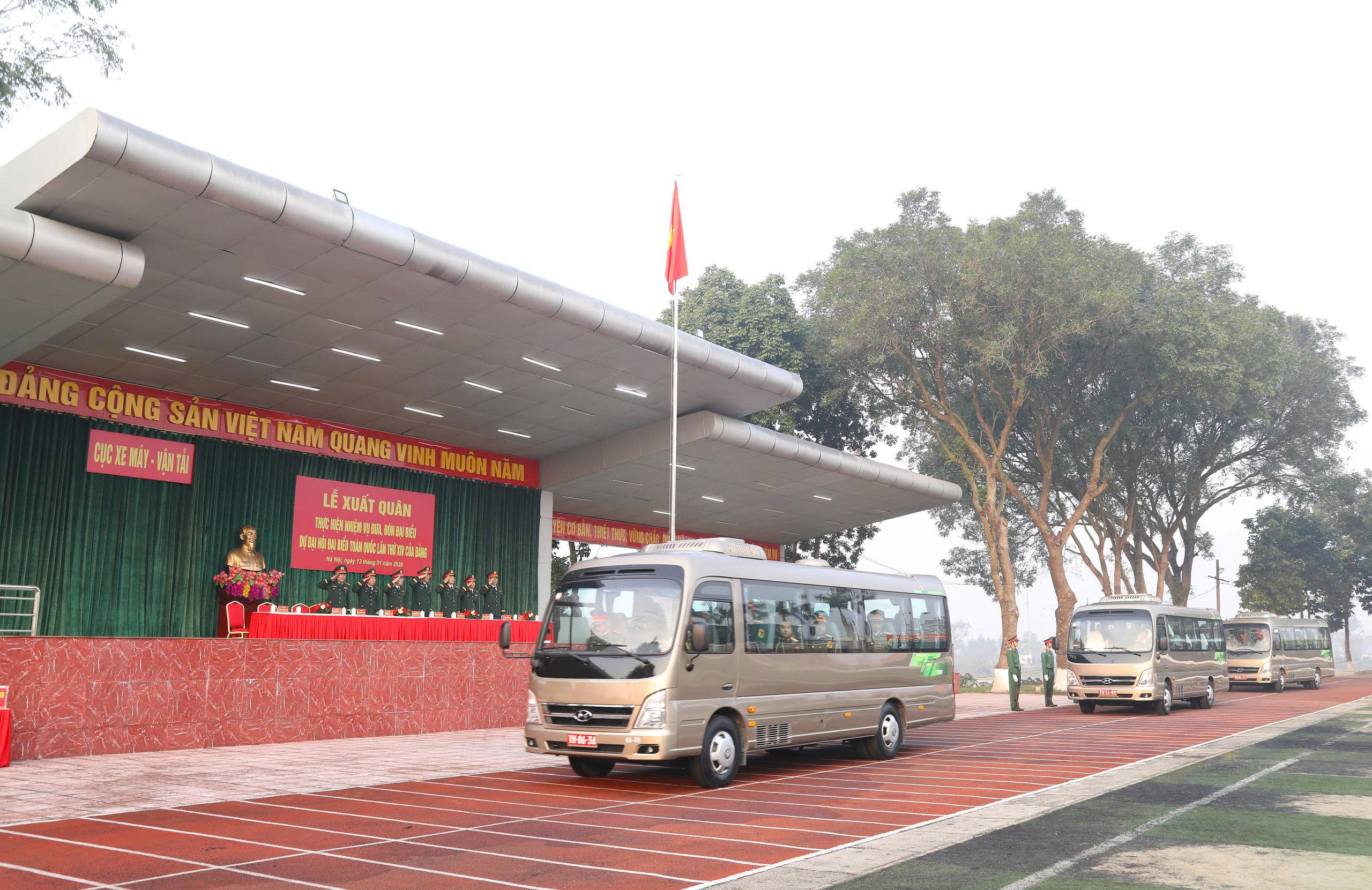 121 phương tiện đưa đón hơn 1.400 đại biểu dự Đại hội XIV của Đảng - Ảnh 1.