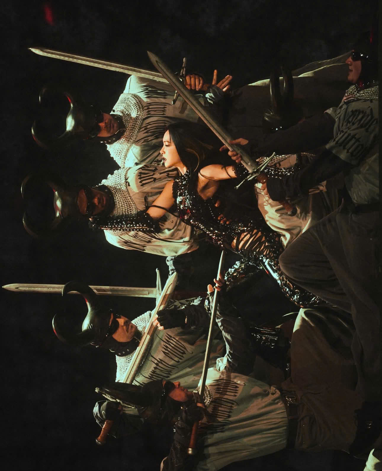 Concert 760 tỉ đồng của Thái Y Lâm bị khiếu nại vì lý do tâm linh - Ảnh 5.