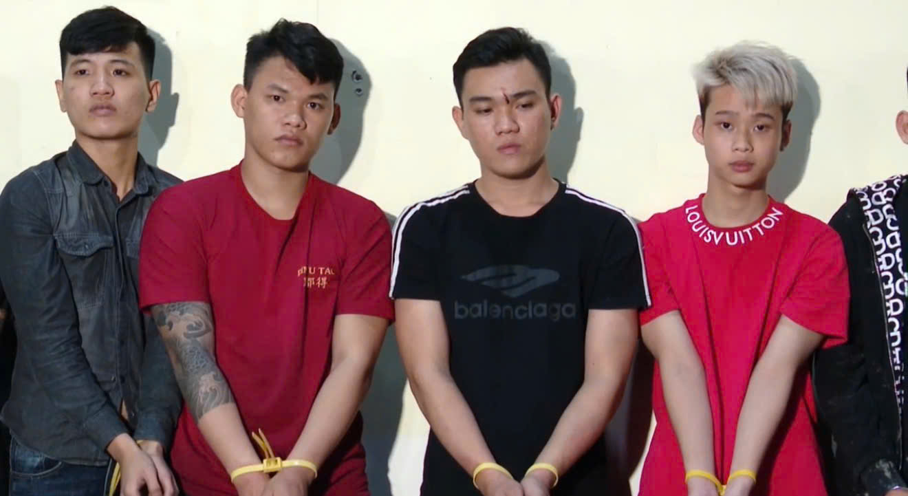 Công an TP.HCM tạm giữ 19 thanh thiếu niên đuổi đánh nhau gây náo loạn đường phố - Ảnh 1.