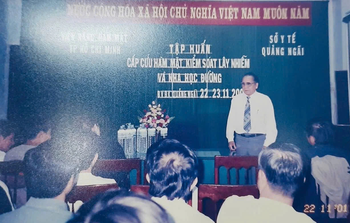 Bệnh viện Răng hàm mặt Trung ương TP.HCM tri ân thế hệ thầy thuốc đi trước - Ảnh 1.