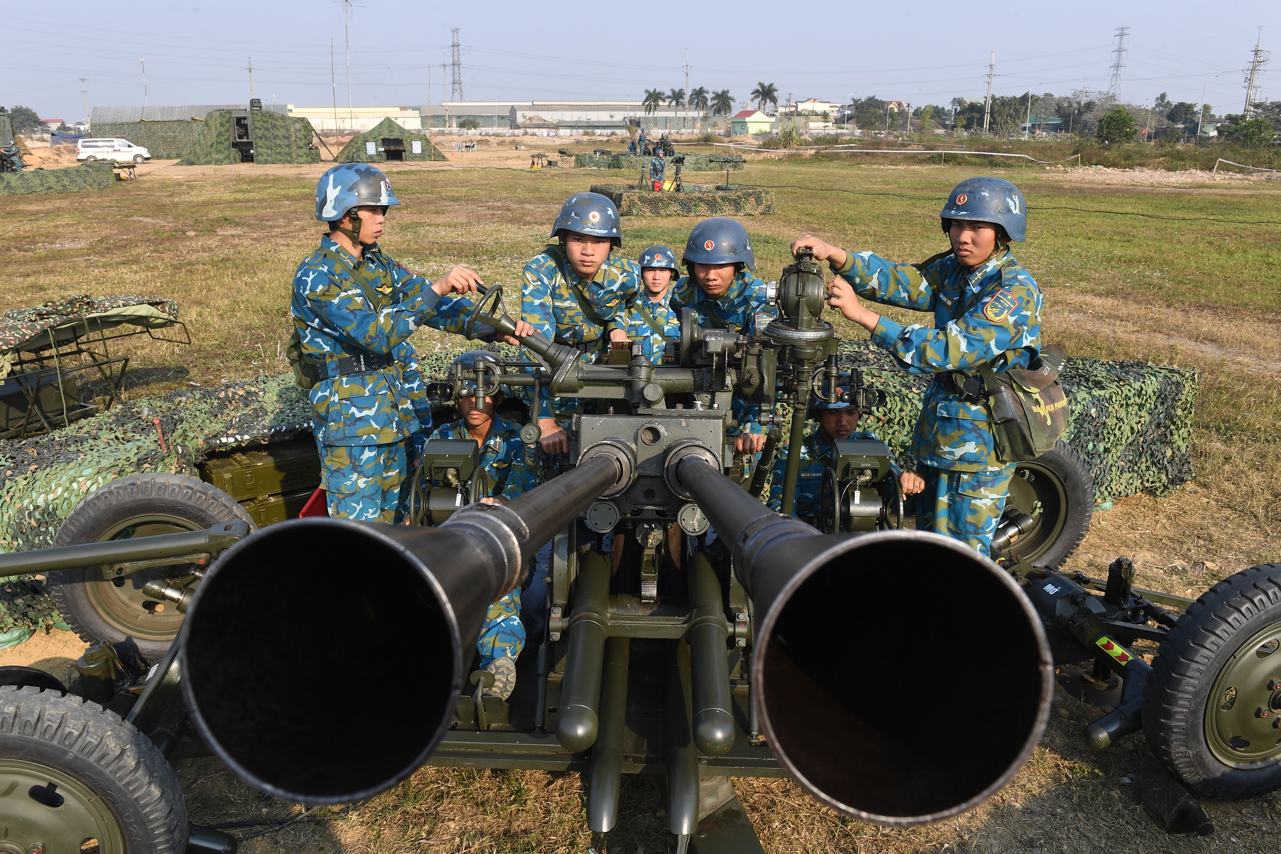 Tư lệnh Vũ Hồng Sơn kiểm tra trận địa phòng không tham gia bảo vệ Đại hội XIV- Ảnh 5. Tư lệnh Vũ Hồng Sơn kiểm tra trận địa phòng không tham gia bảo vệ Đại hội XIV- Ảnh 5.