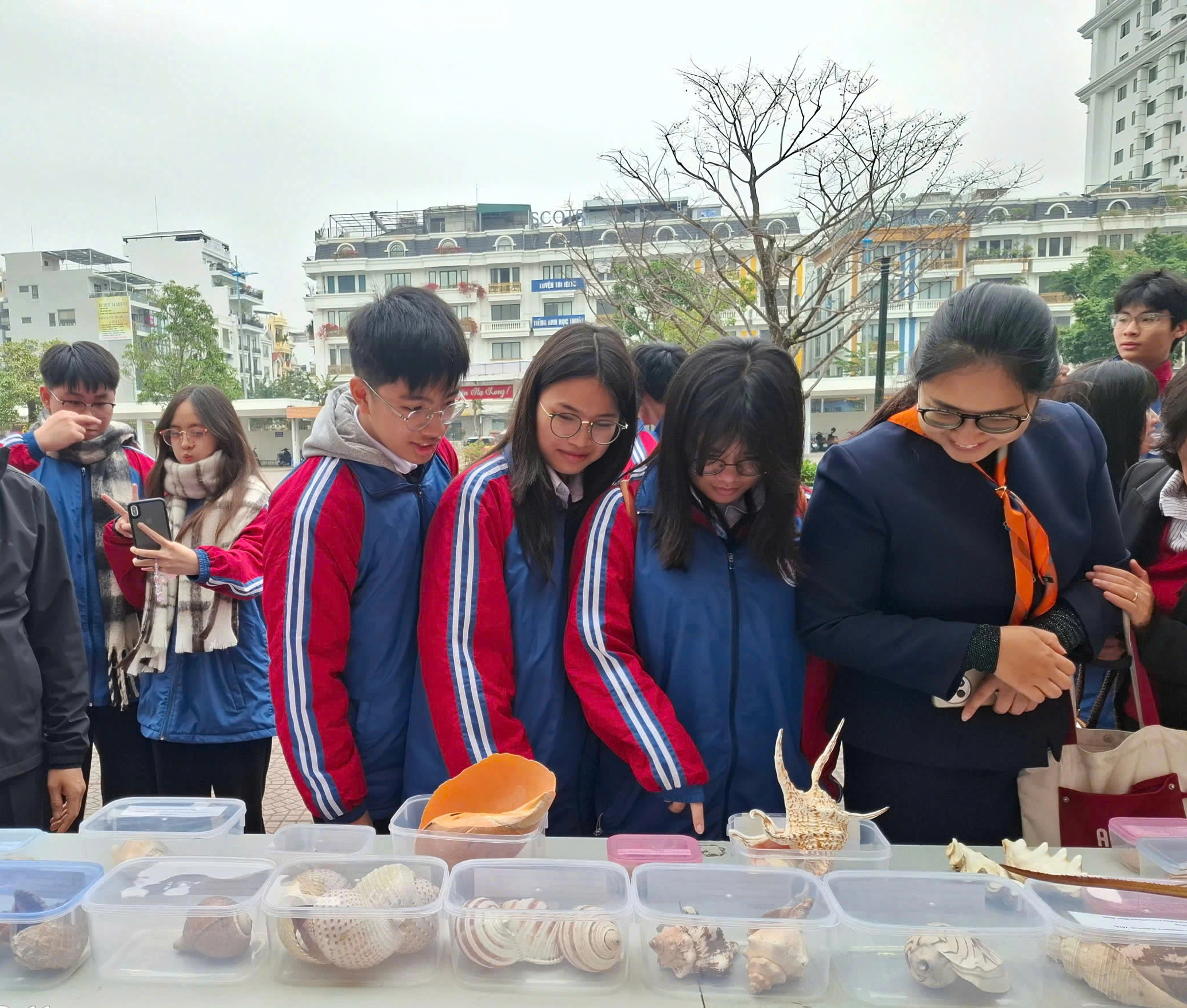 Đưa học sinh 'chạm' vào thiên nhiên để học bảo tồn di sản- Ảnh 1.