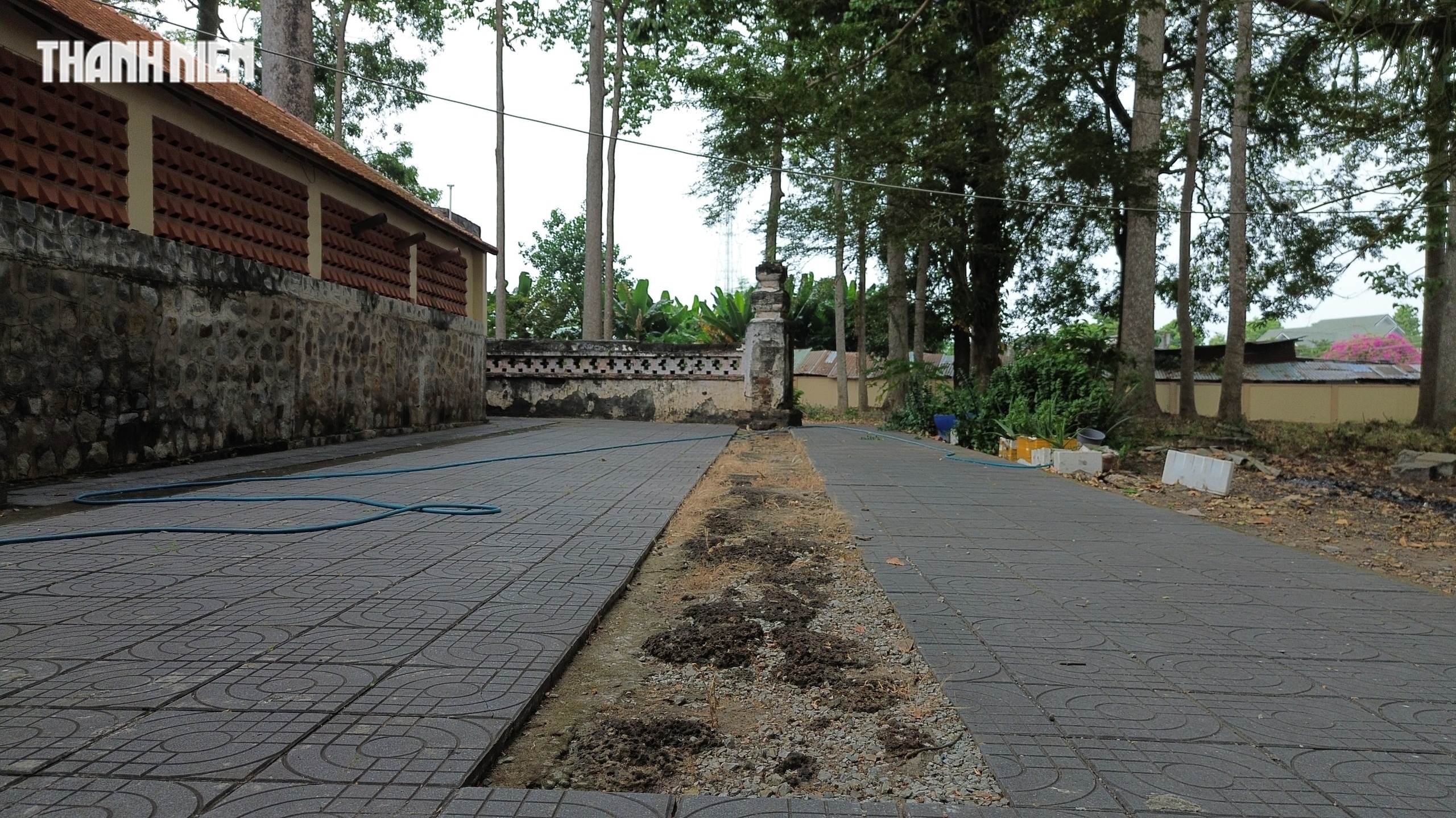 TP.HCM: Đừng bỏ hoang tường thành cổ hàng trăm năm tuổi trong đình thần Long Điền - Ảnh 7.